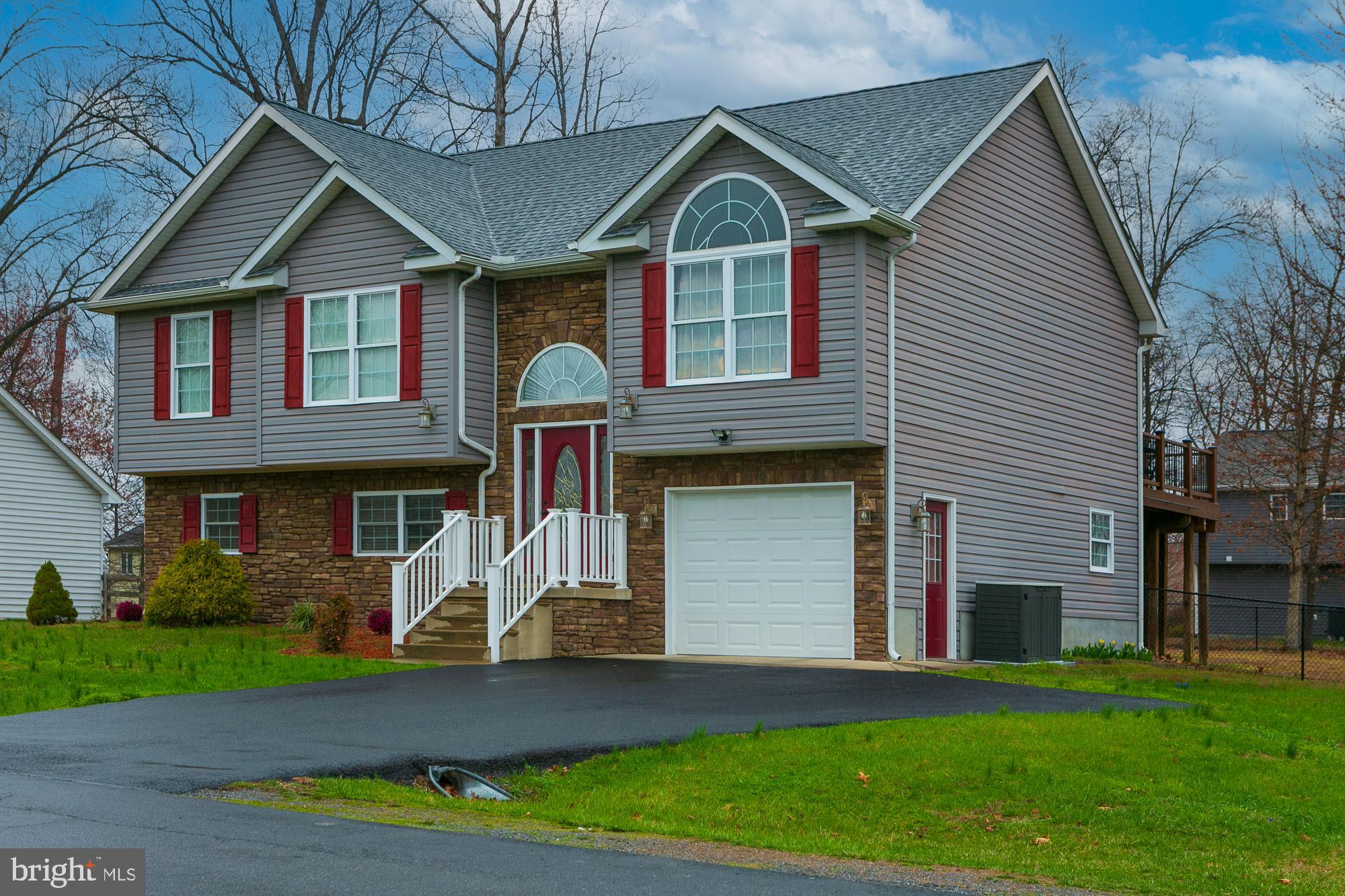 MIDDLE CREEK MANOR - Residential
