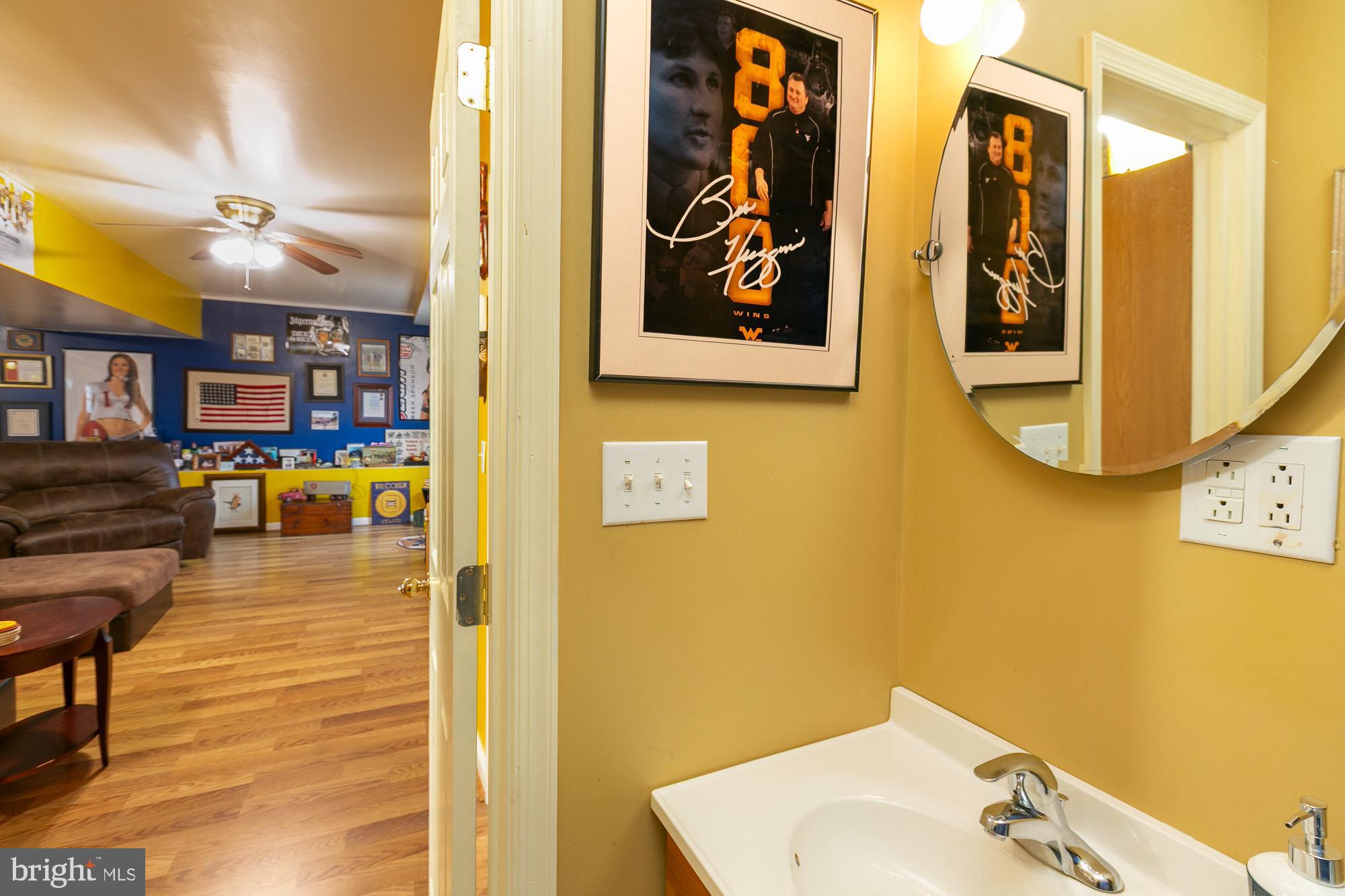 MIDDLE CREEK MANOR - Residential