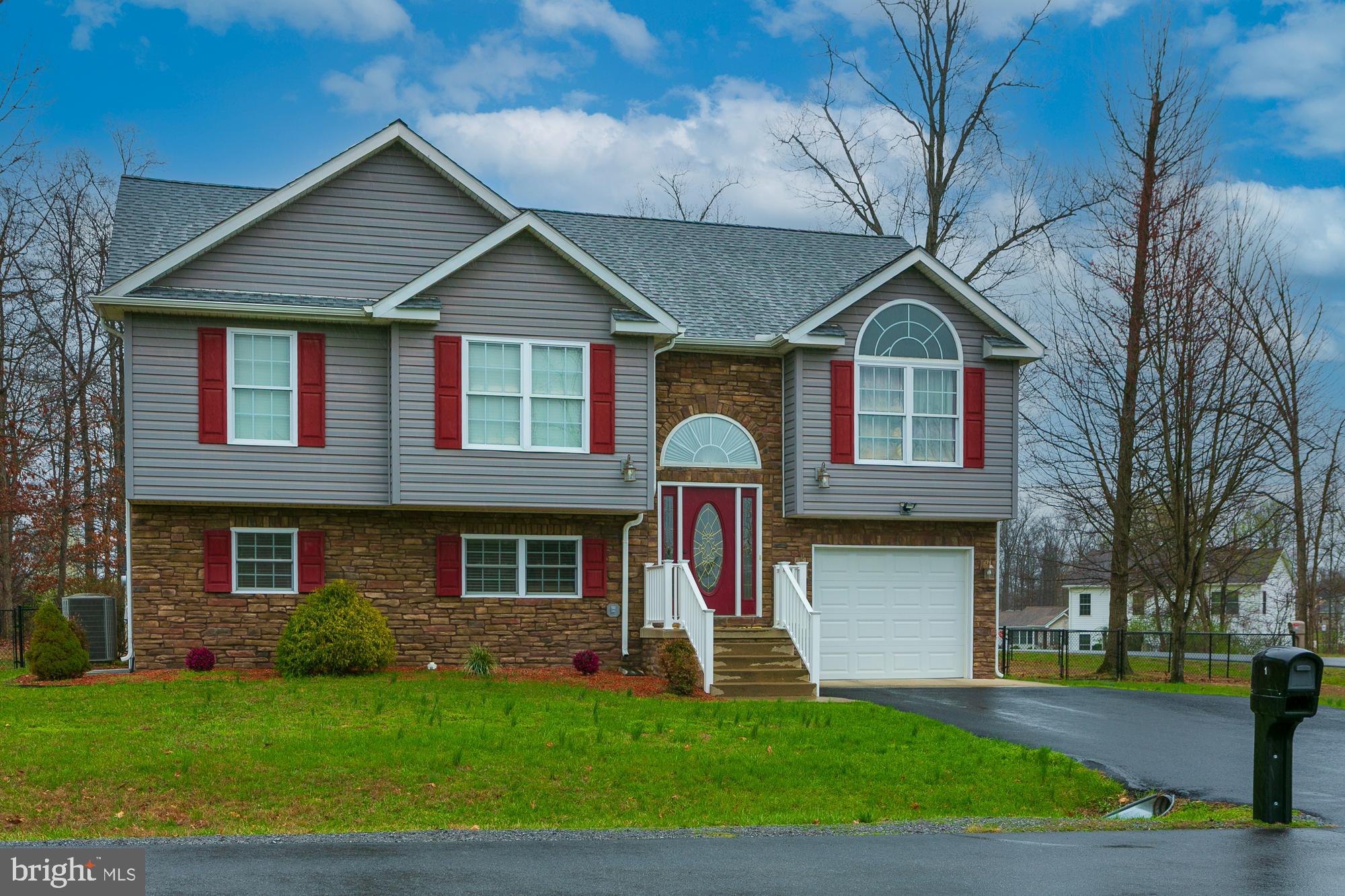 MIDDLE CREEK MANOR - Residential