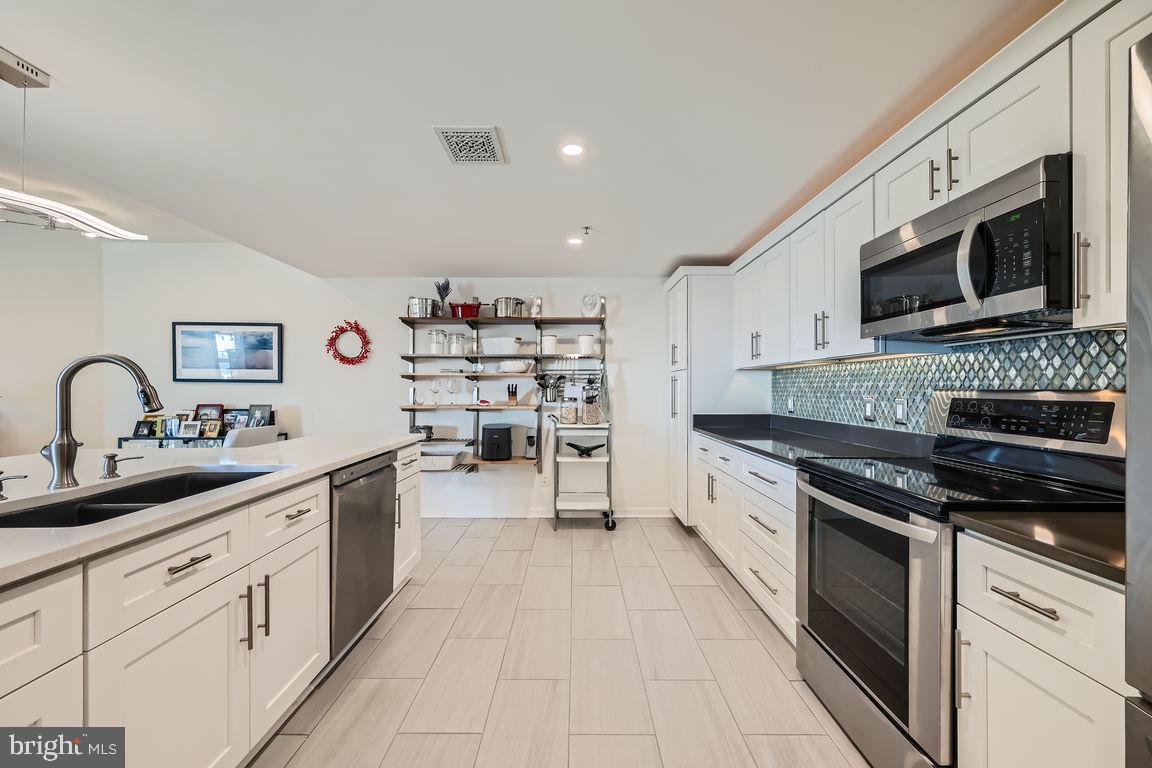 HARBOR EAST - Residential