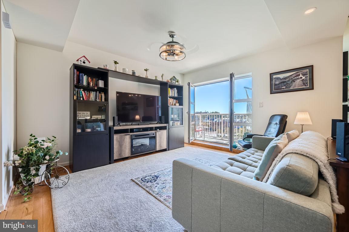 HARBOR EAST - Residential