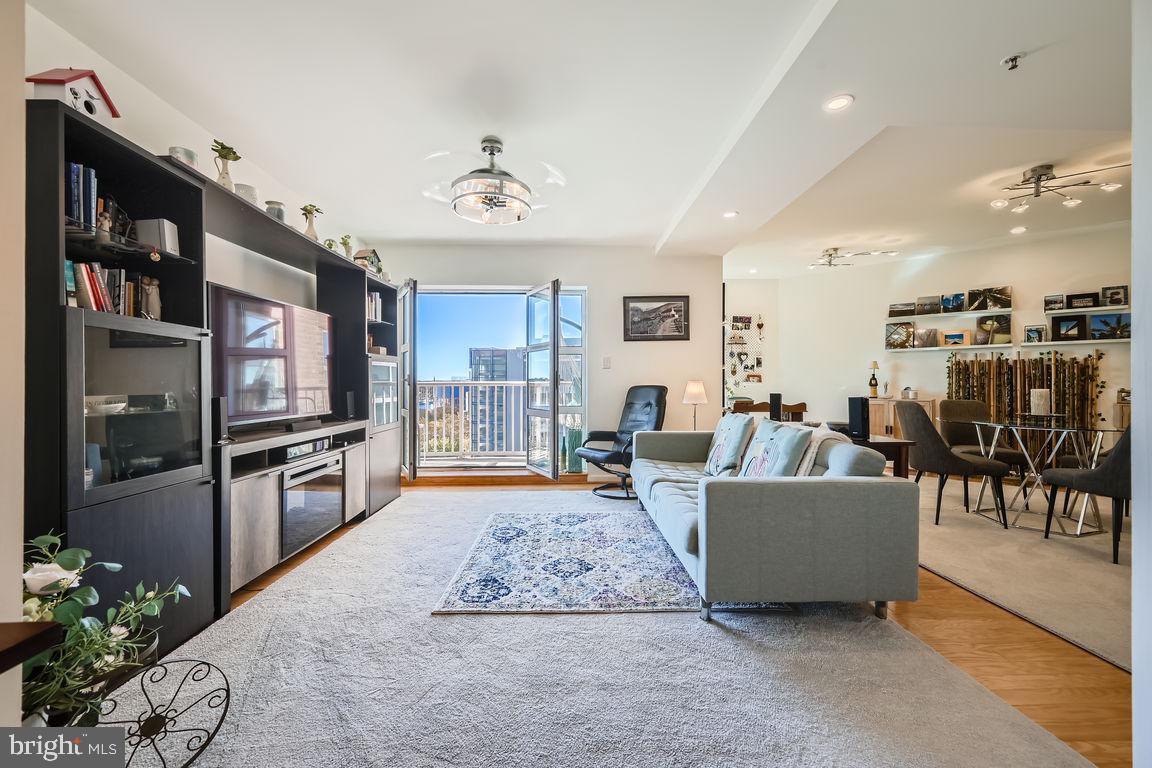 HARBOR EAST - Residential