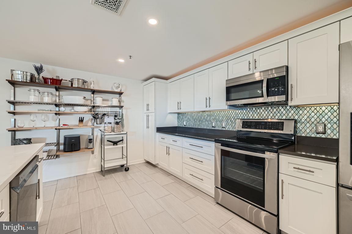 HARBOR EAST - Residential