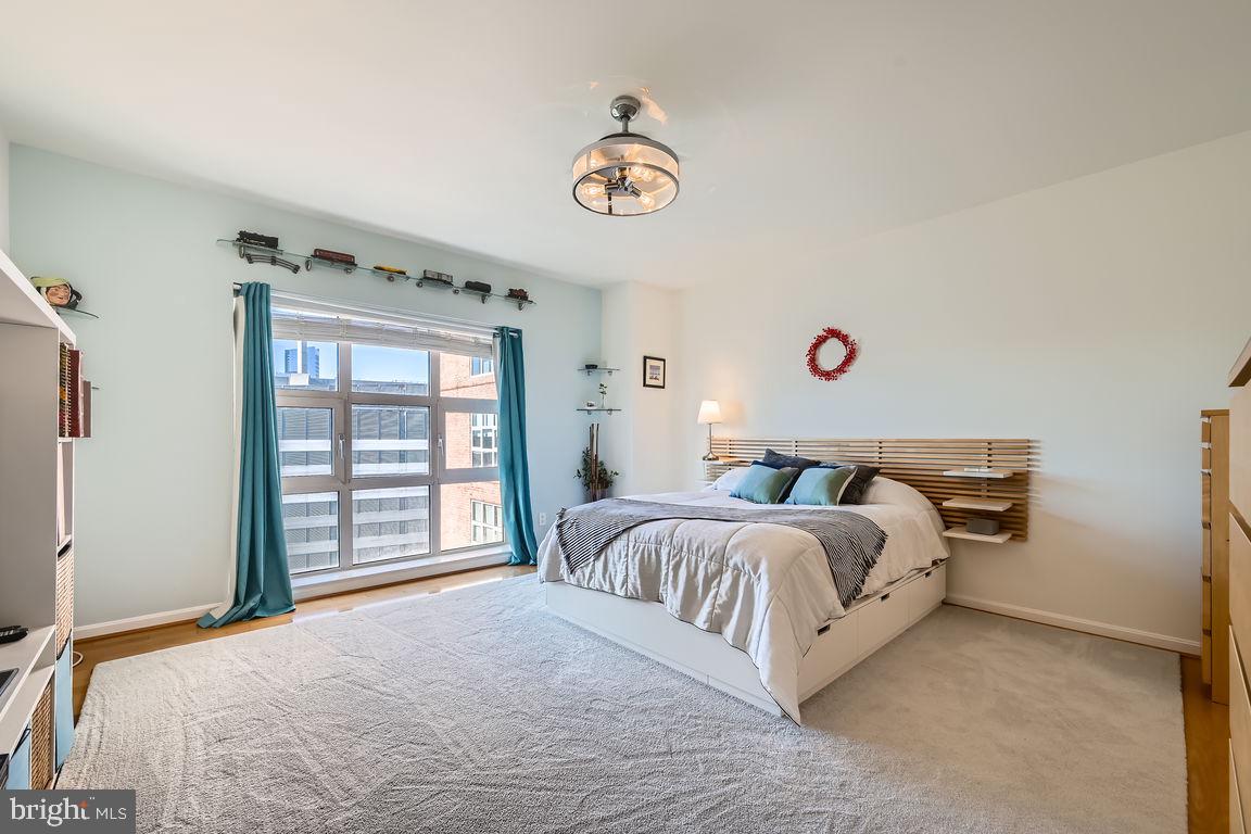 HARBOR EAST - Residential