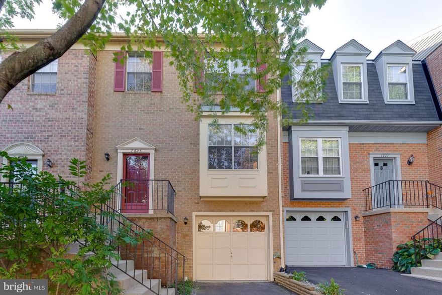 PRICED BELOW TAX ASSESSMENT TO GENERATE OFFERS! WON'T LAST!SPECTACULAR HOME IN SOUGHT AFTER DAVENTRY!LOWEST SALES PRICE IN NEIGHBORHOOD! IMMACULATE & MOVE-IN READY 3 LVL,BRICK,3 BDS,3.5 BA,NEW KITCHEN W/SOFT-CLOSE CABS,GRANITE.NEW HOT WTR HTR,NEWER HVAC,NEW CARPET,NEW PAINT,CATHEDRAL CEILINGS,SKYLIGHT,GAS FP,BAY WINDOW,SEP LNDRY RM,GARAGE,DECK-BACKS TO WOODS,CUL-DE-SAC,WEST SPRNGFLD SCHOOL PYRAMID