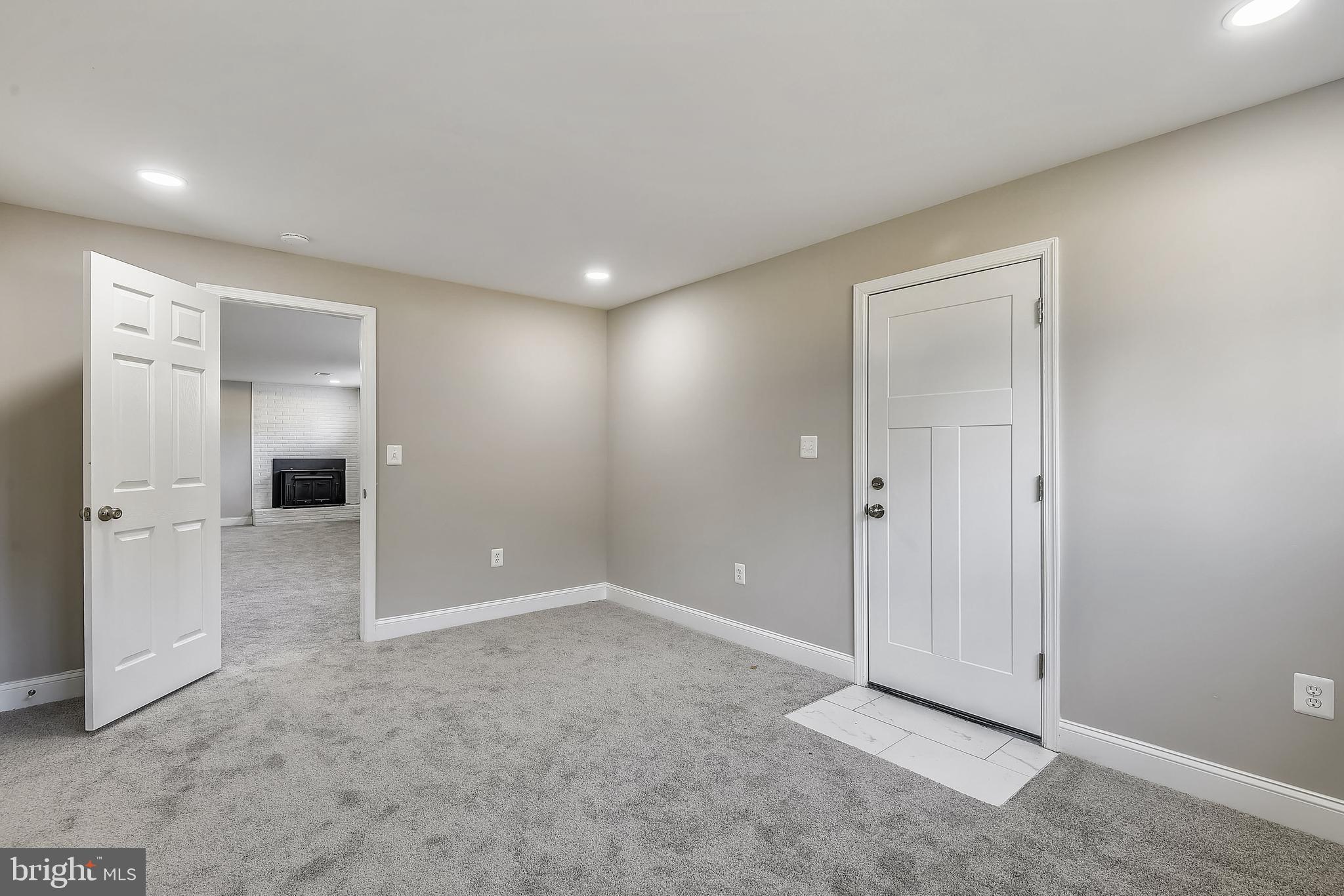 WILLIAMSBURG MANOR NORTH - Residential Lease