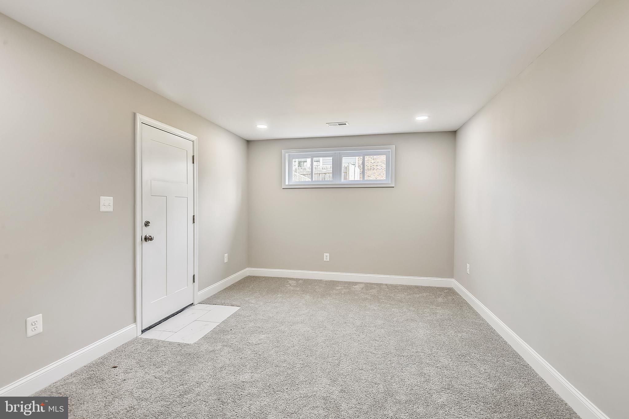 WILLIAMSBURG MANOR NORTH - Residential Lease