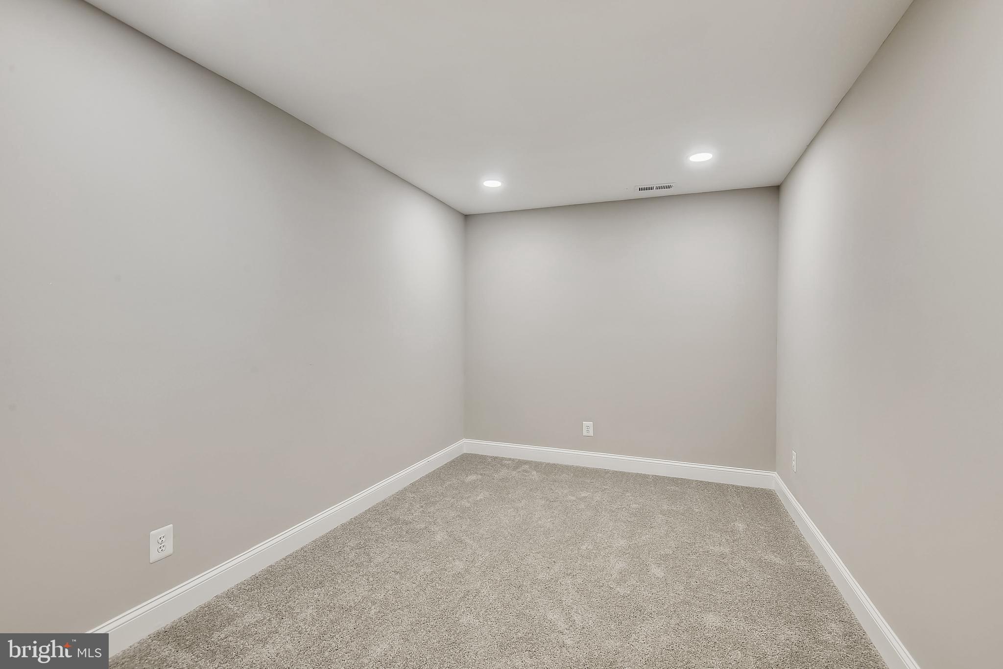 WILLIAMSBURG MANOR NORTH - Residential Lease