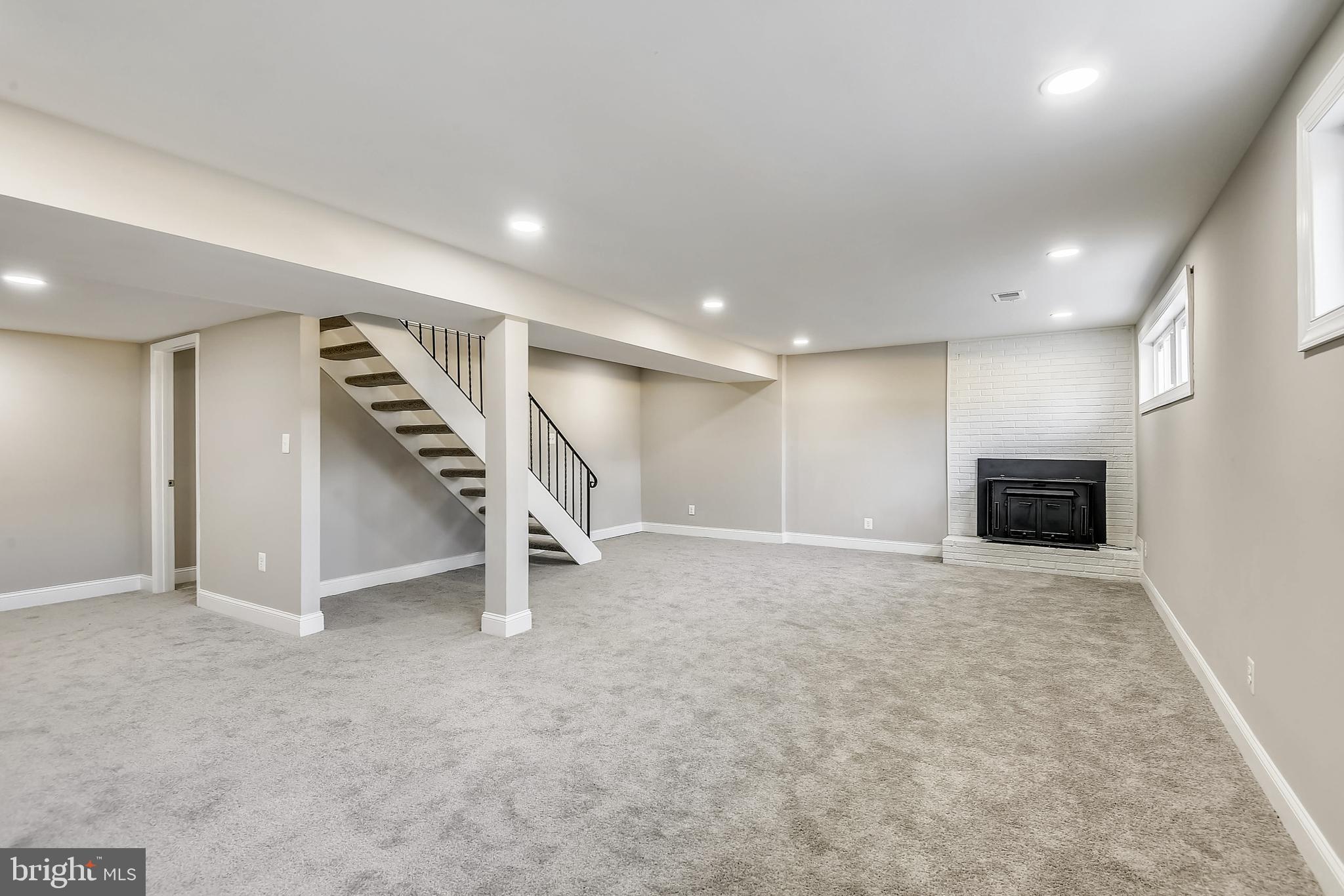 WILLIAMSBURG MANOR NORTH - Residential Lease