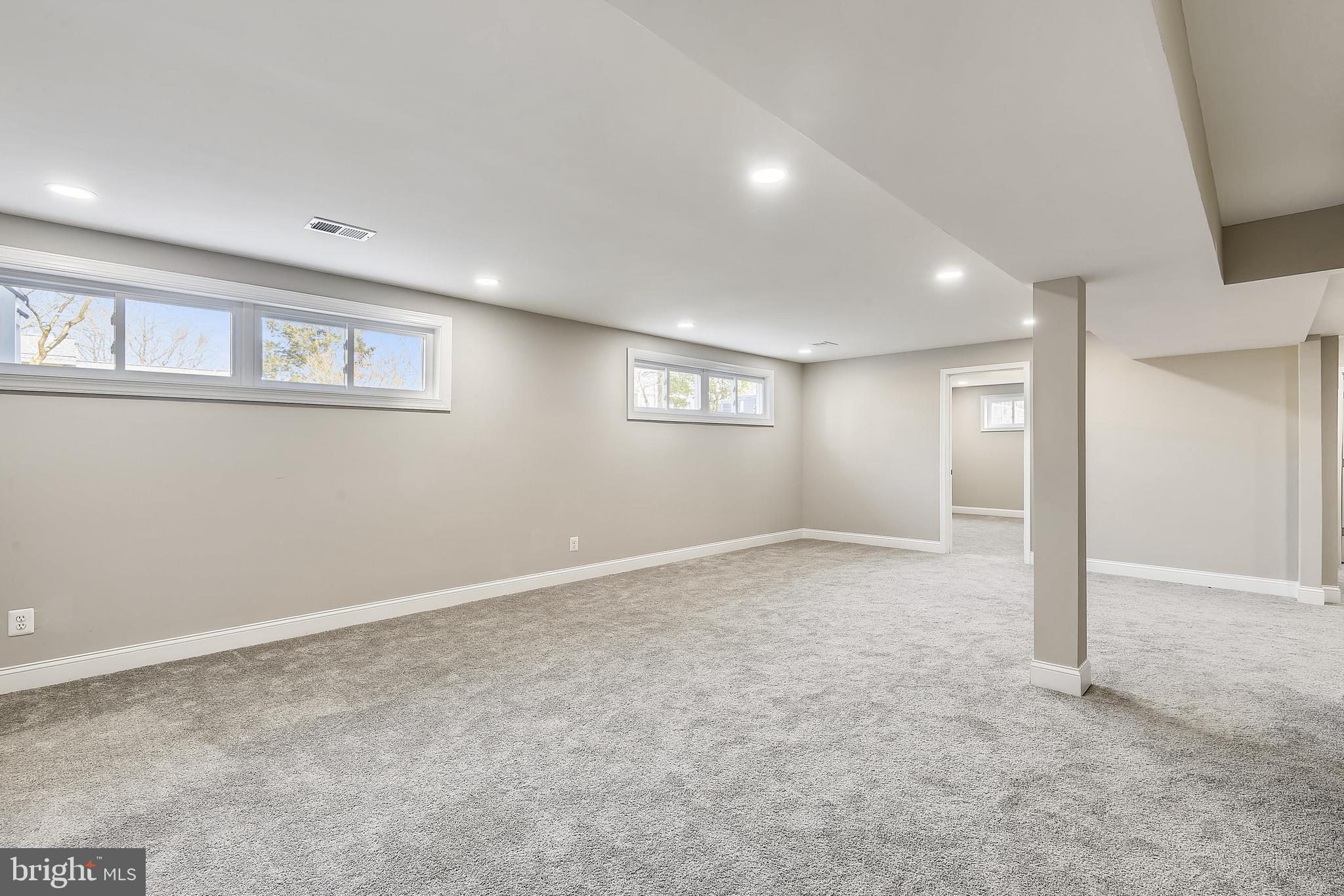 WILLIAMSBURG MANOR NORTH - Residential Lease