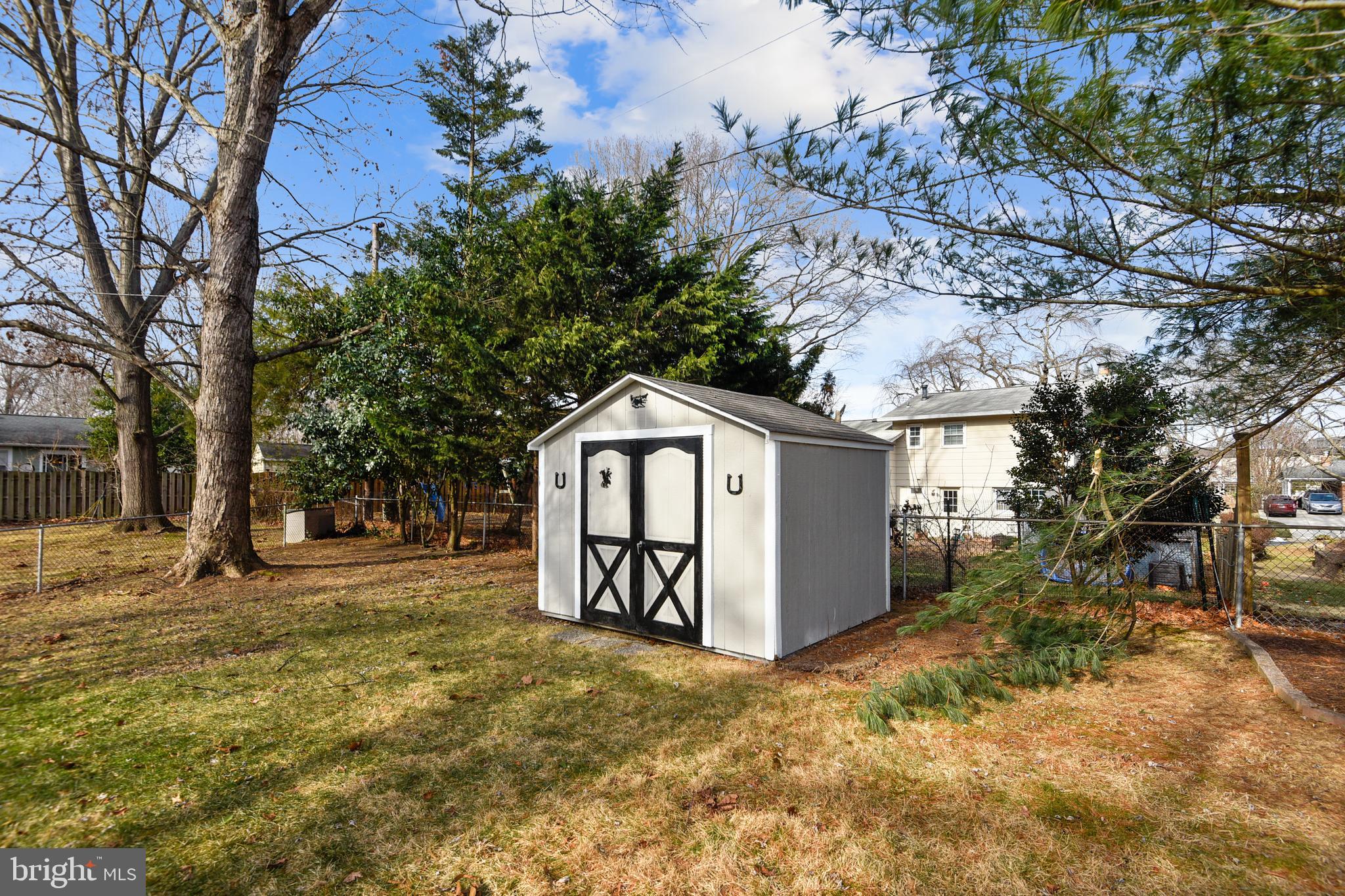 WILLIAMSBURG MANOR NORTH - Residential Lease