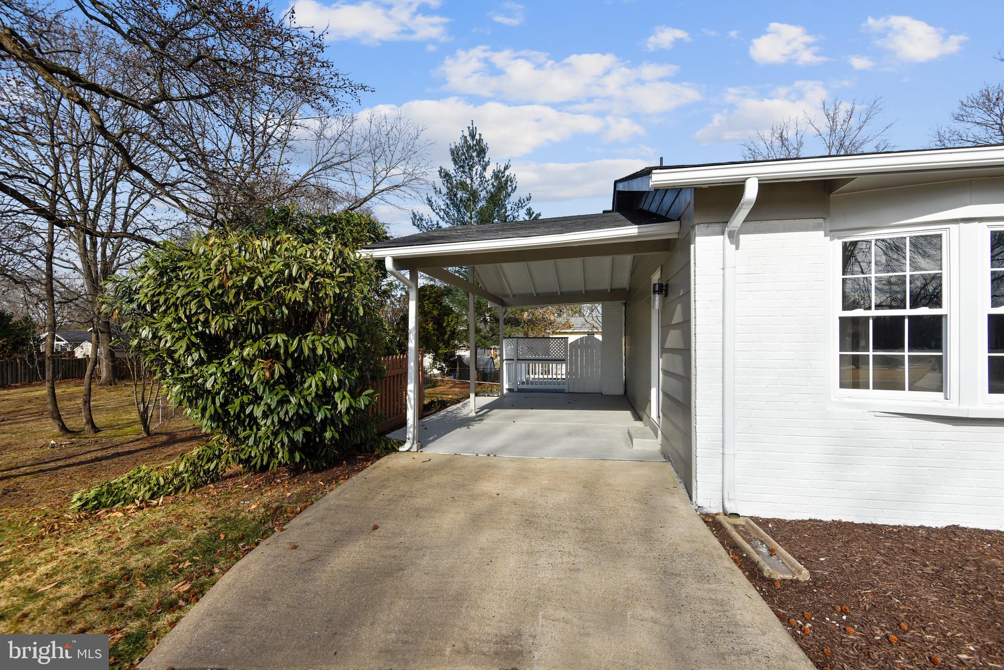 WILLIAMSBURG MANOR NORTH - Residential Lease