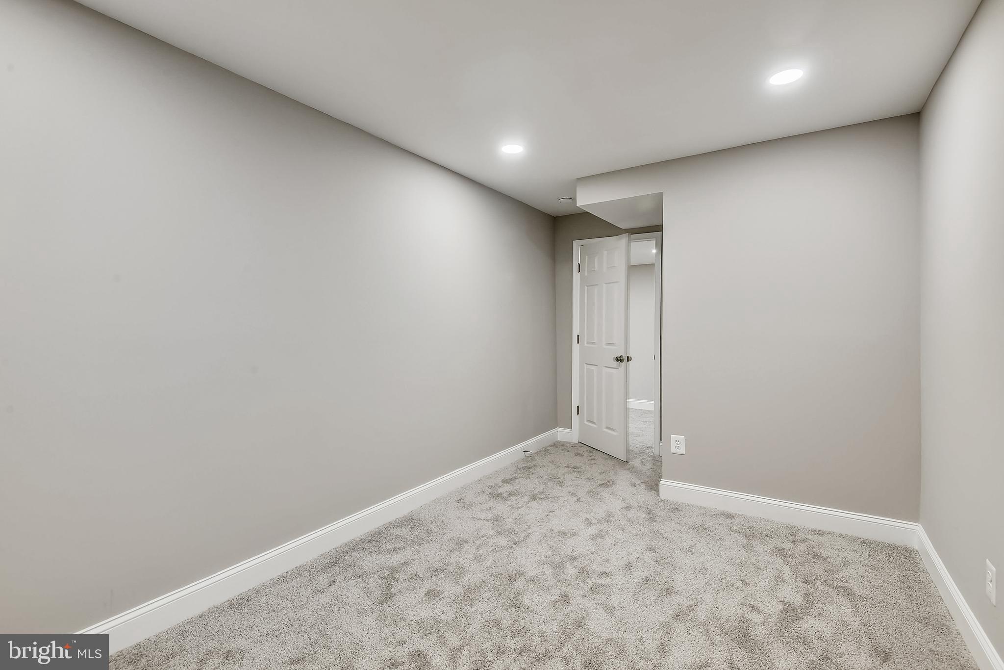 WILLIAMSBURG MANOR NORTH - Residential Lease