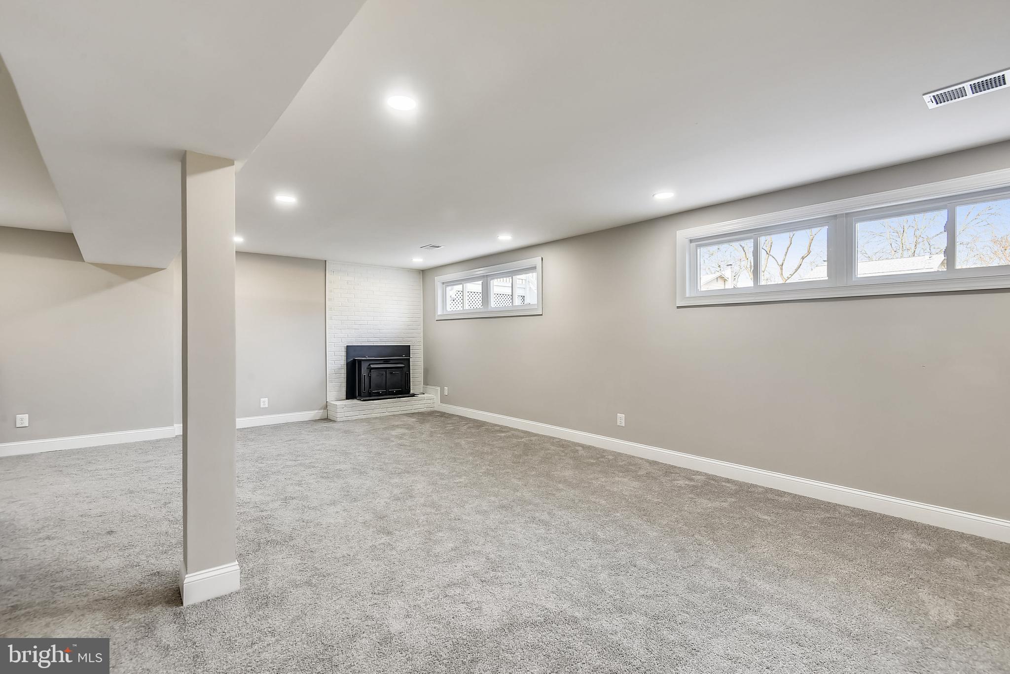 WILLIAMSBURG MANOR NORTH - Residential Lease