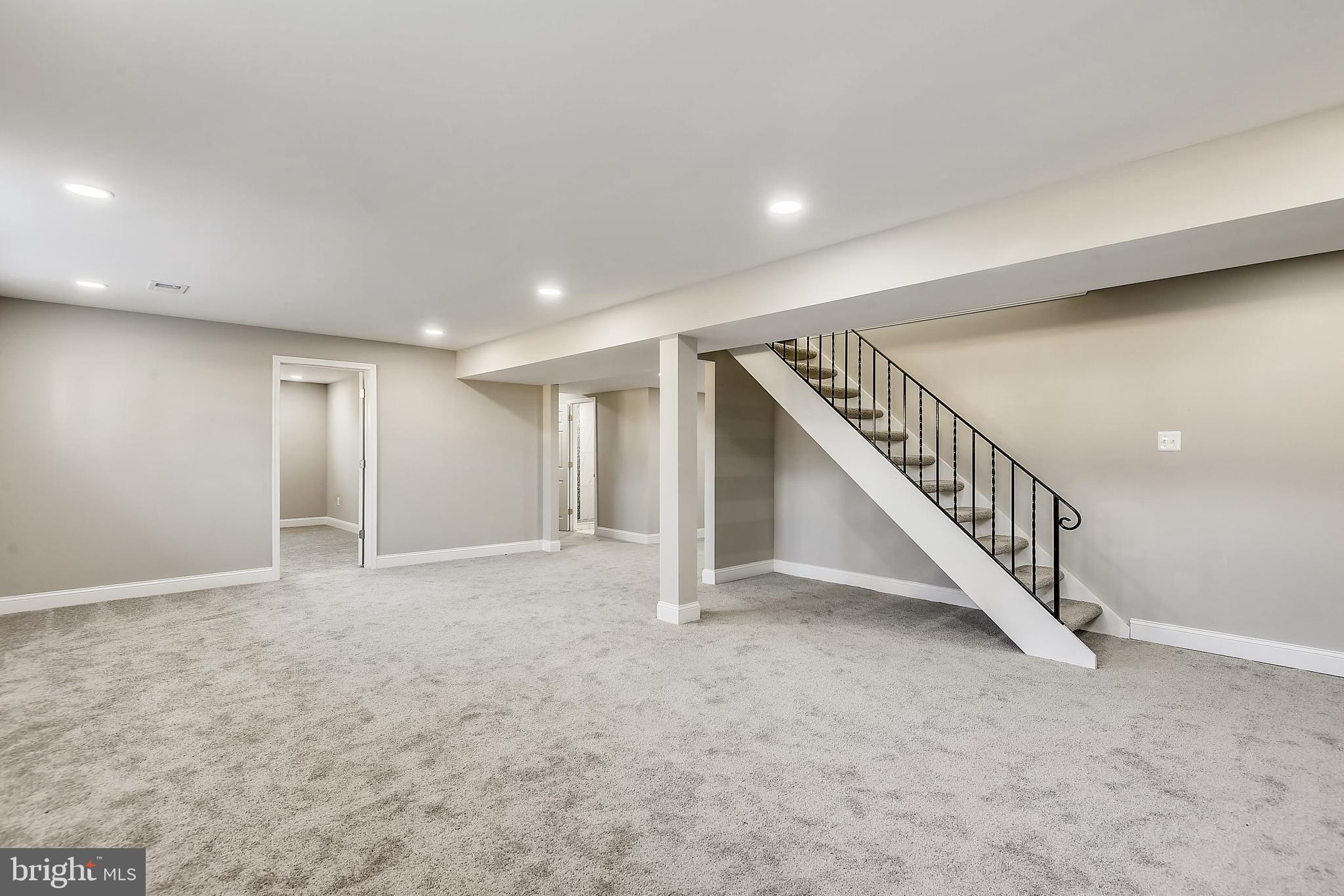 WILLIAMSBURG MANOR NORTH - Residential Lease