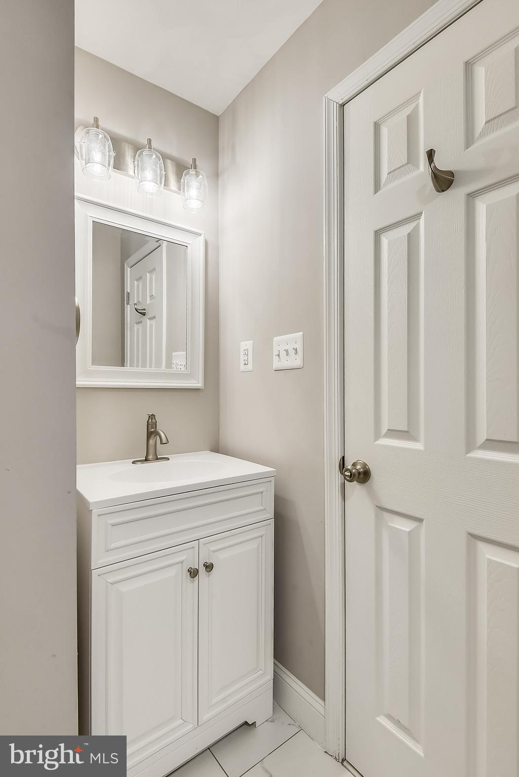 WILLIAMSBURG MANOR NORTH - Residential Lease