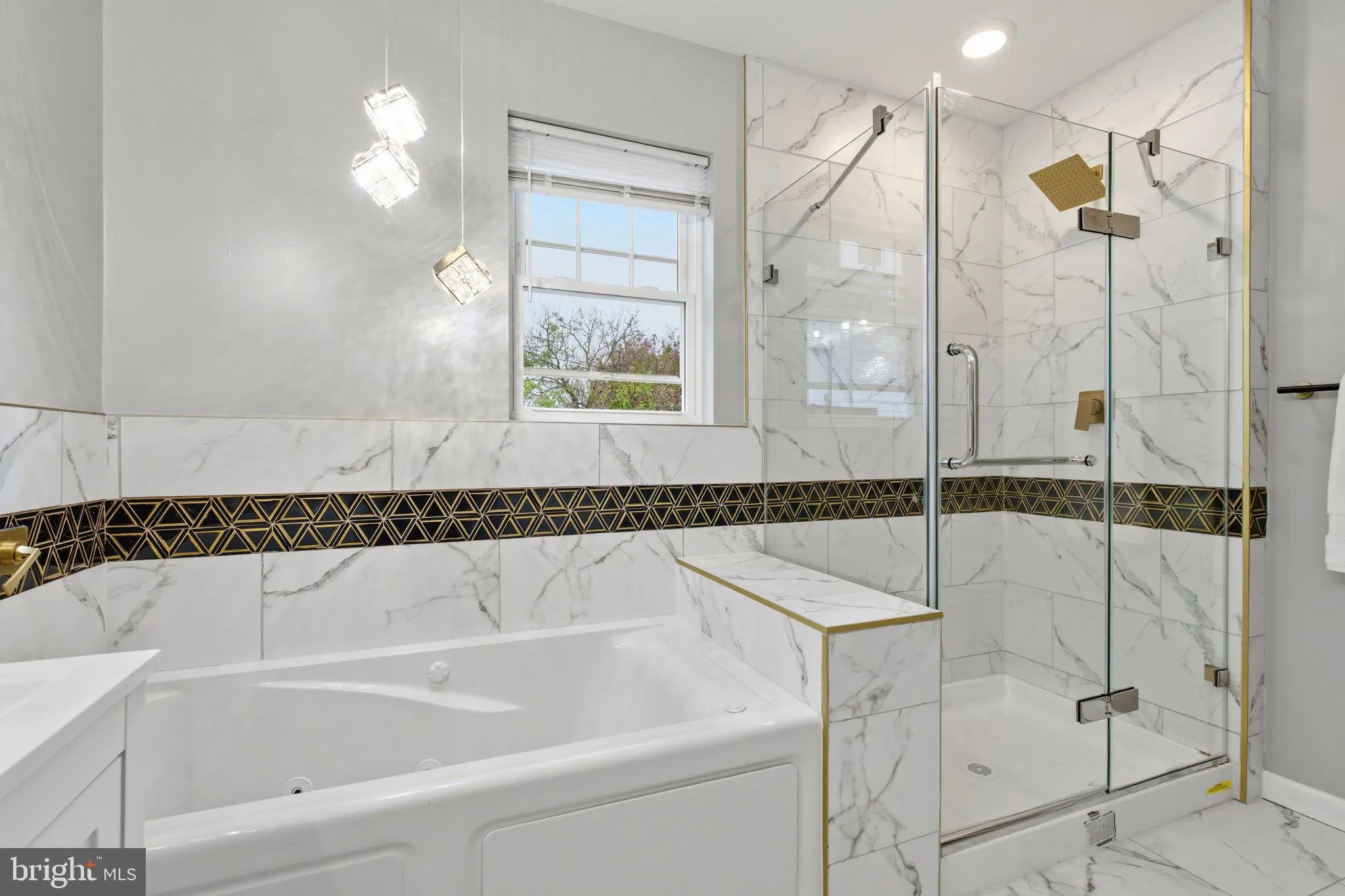 Baltimore, Maryland 21206, United States, 4 Bedrooms Bedrooms, ,4 BathroomsBathrooms,Residential,Pending,246158