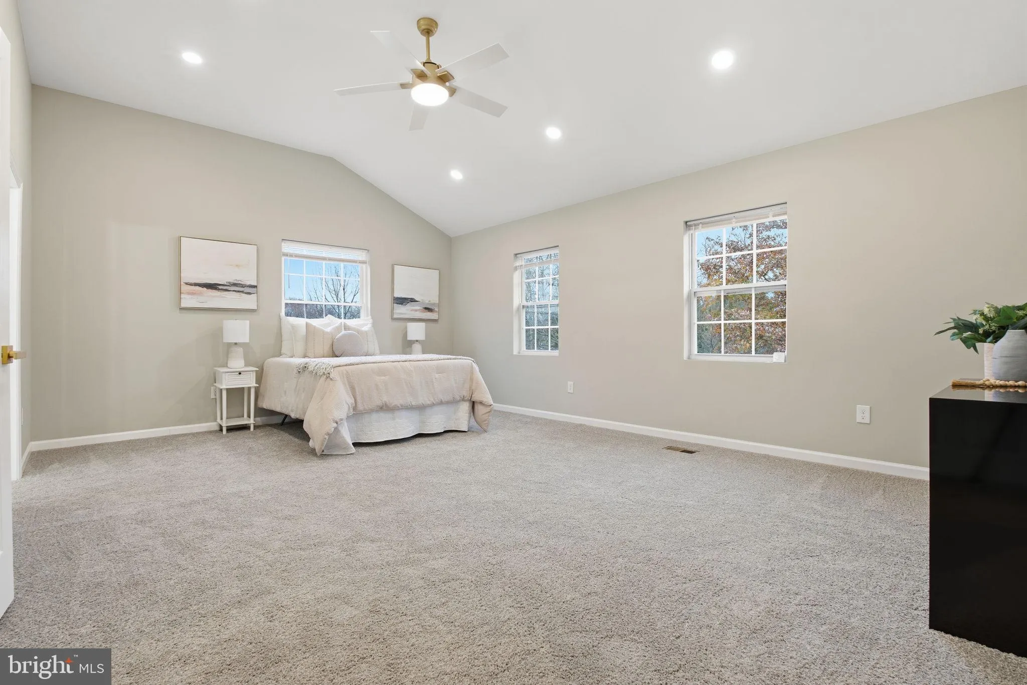 Baltimore, Maryland 21206, United States, 4 Bedrooms Bedrooms, ,4 BathroomsBathrooms,Residential,Pending,246158