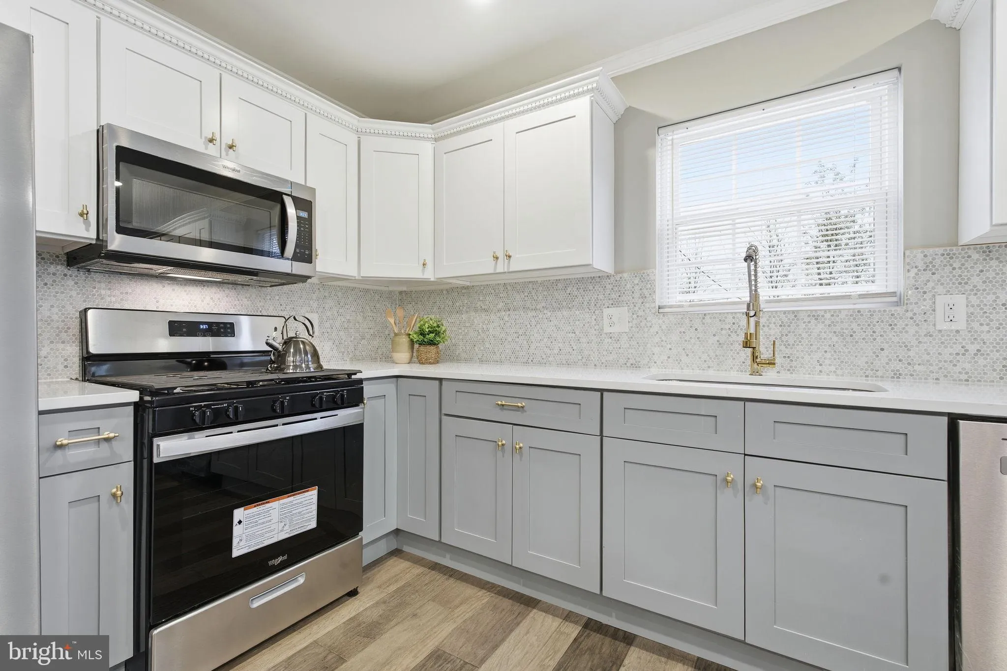 Baltimore, Maryland 21206, United States, 4 Bedrooms Bedrooms, ,4 BathroomsBathrooms,Residential,Pending,246158