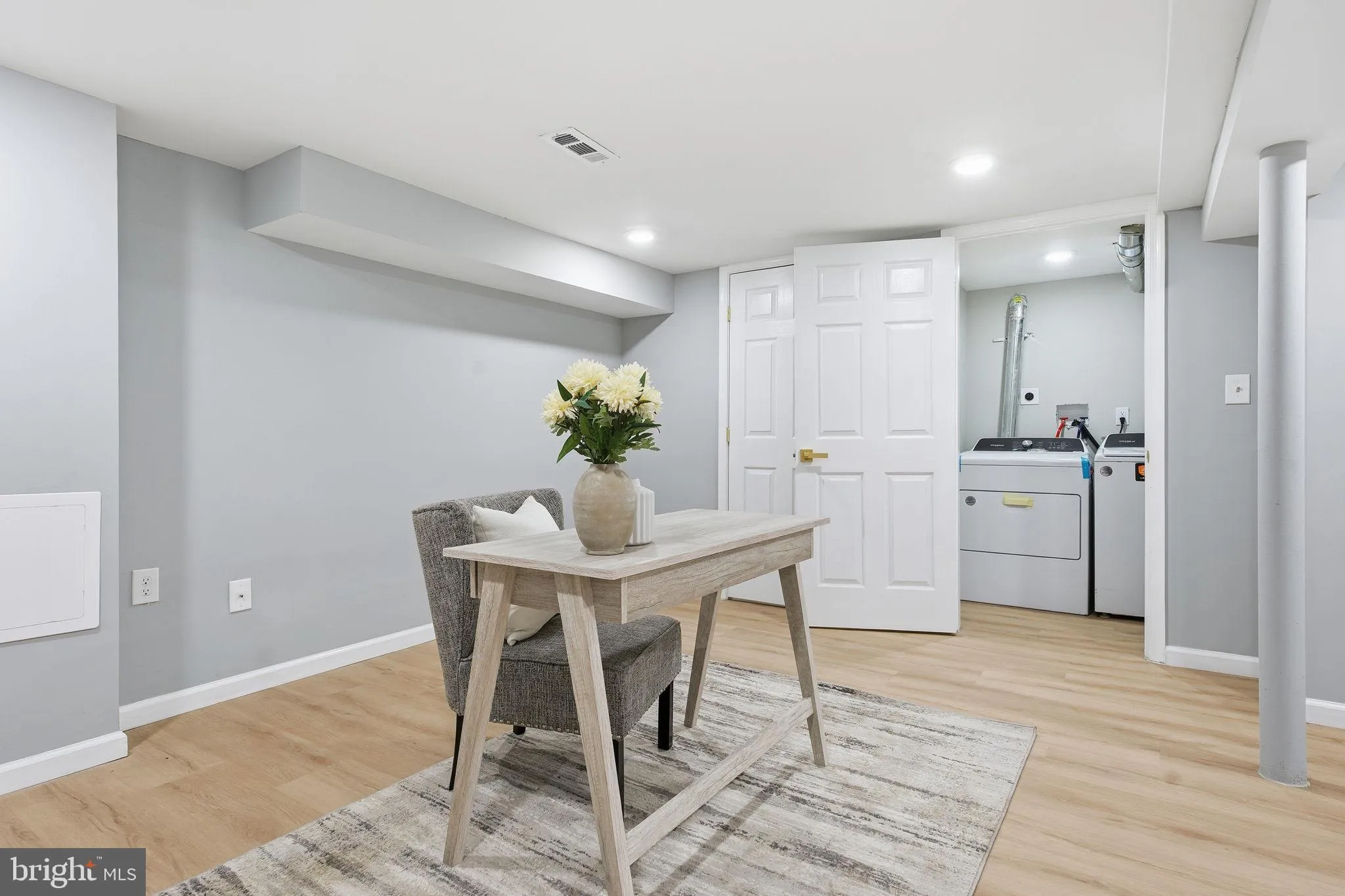 Baltimore, Maryland 21206, United States, 4 Bedrooms Bedrooms, ,4 BathroomsBathrooms,Residential,Pending,246158