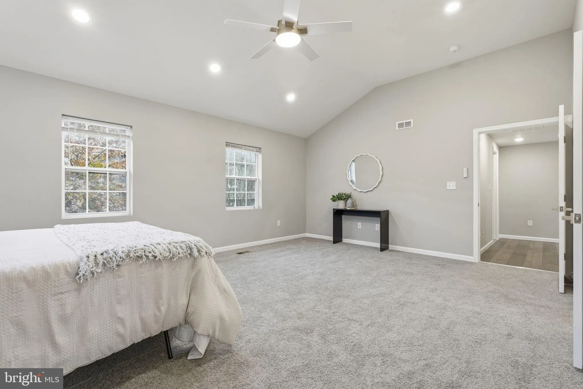 Baltimore, Maryland 21206, United States, 4 Bedrooms Bedrooms, ,4 BathroomsBathrooms,Residential,Pending,246158