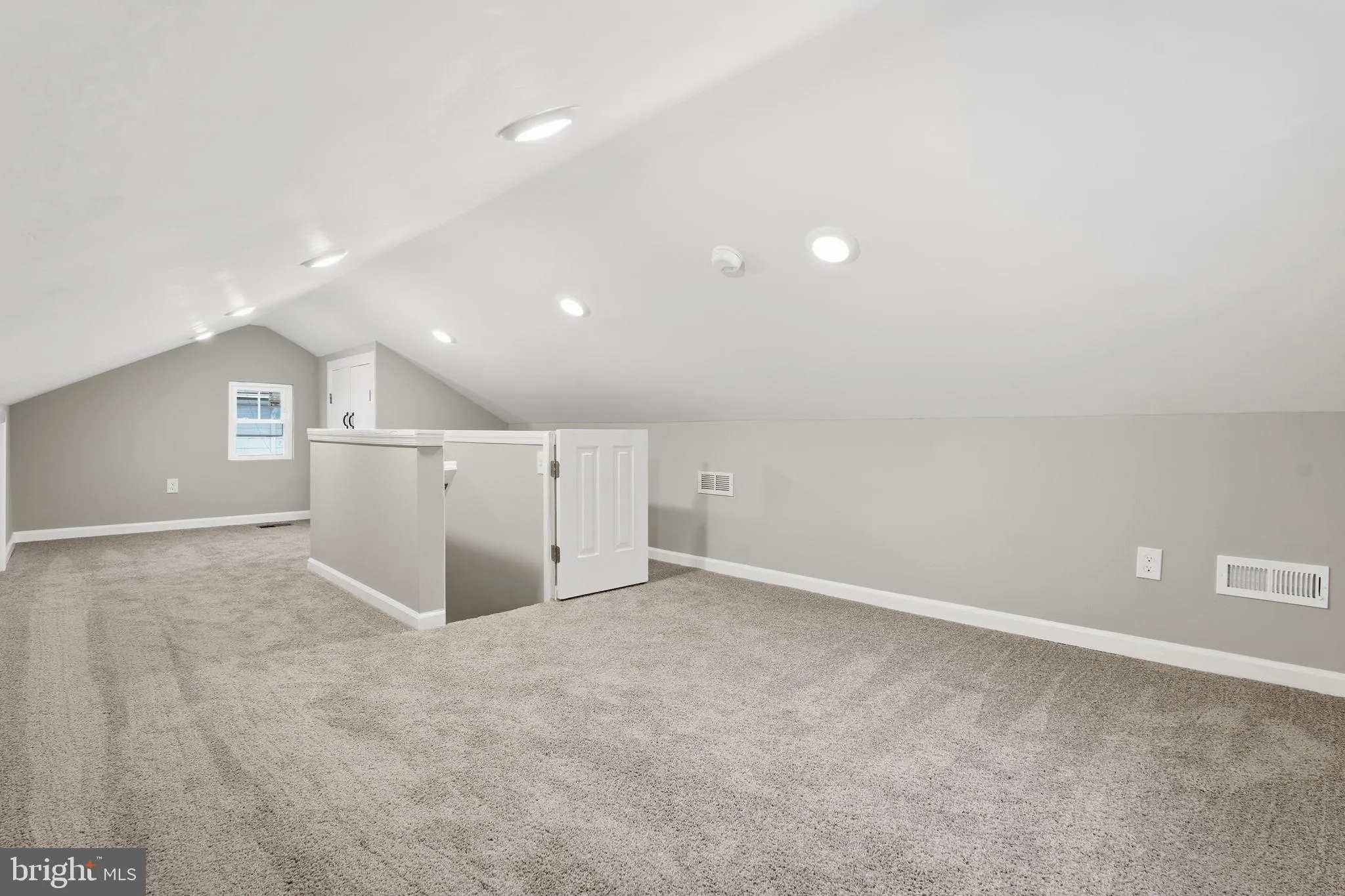 Baltimore, Maryland 21206, United States, 4 Bedrooms Bedrooms, ,4 BathroomsBathrooms,Residential,Pending,246158