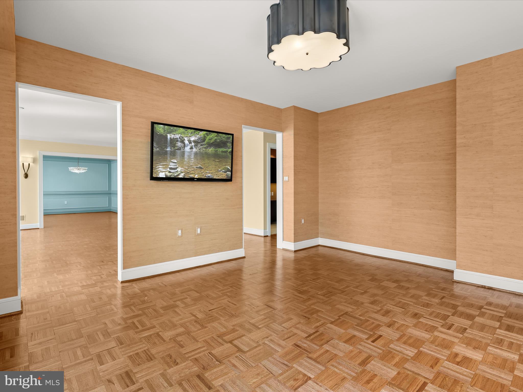 PAVILION IN THE PARK - Residential