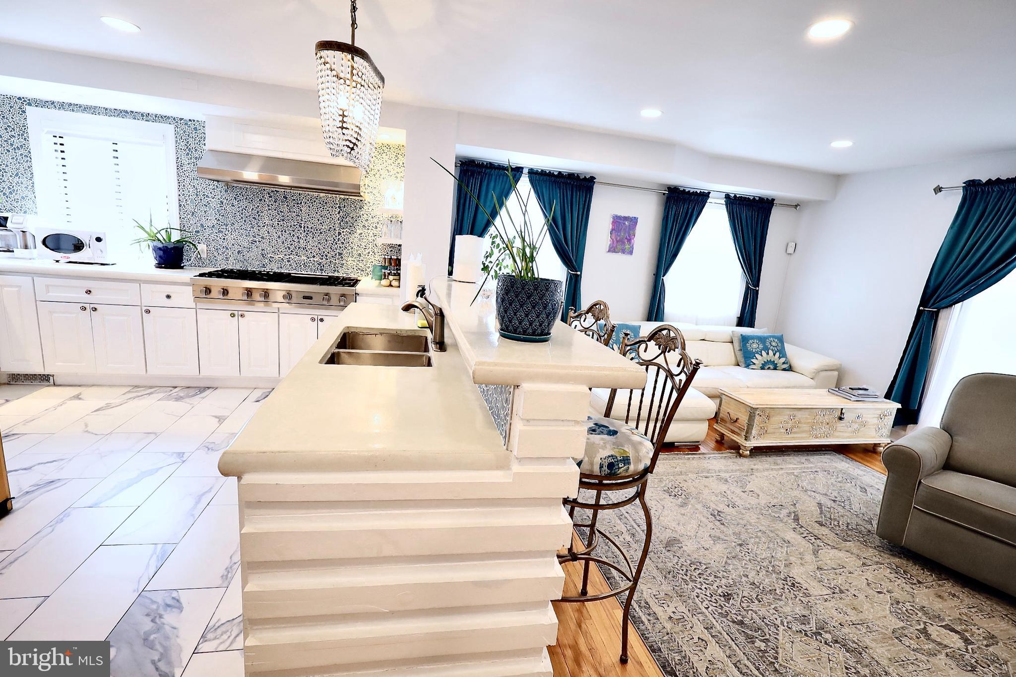 SOCIETY HILL - Residential Lease