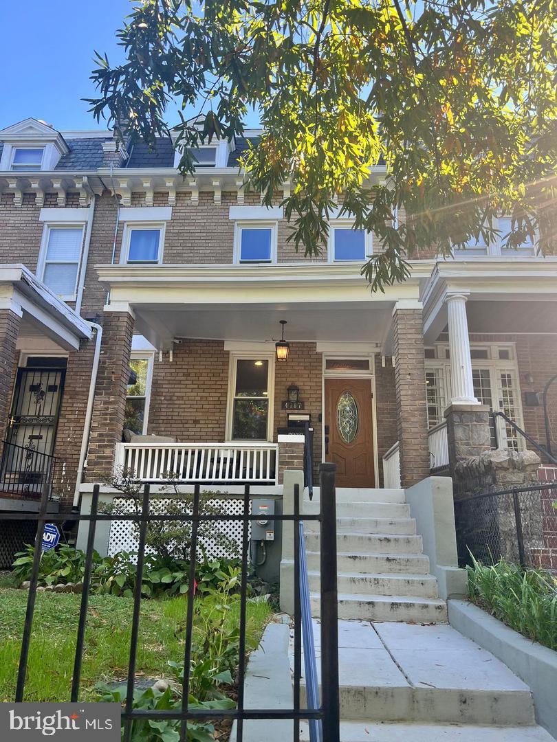 PETWORTH - Residential Lease