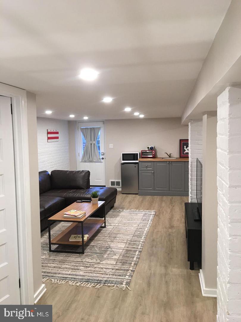 PETWORTH - Residential Lease