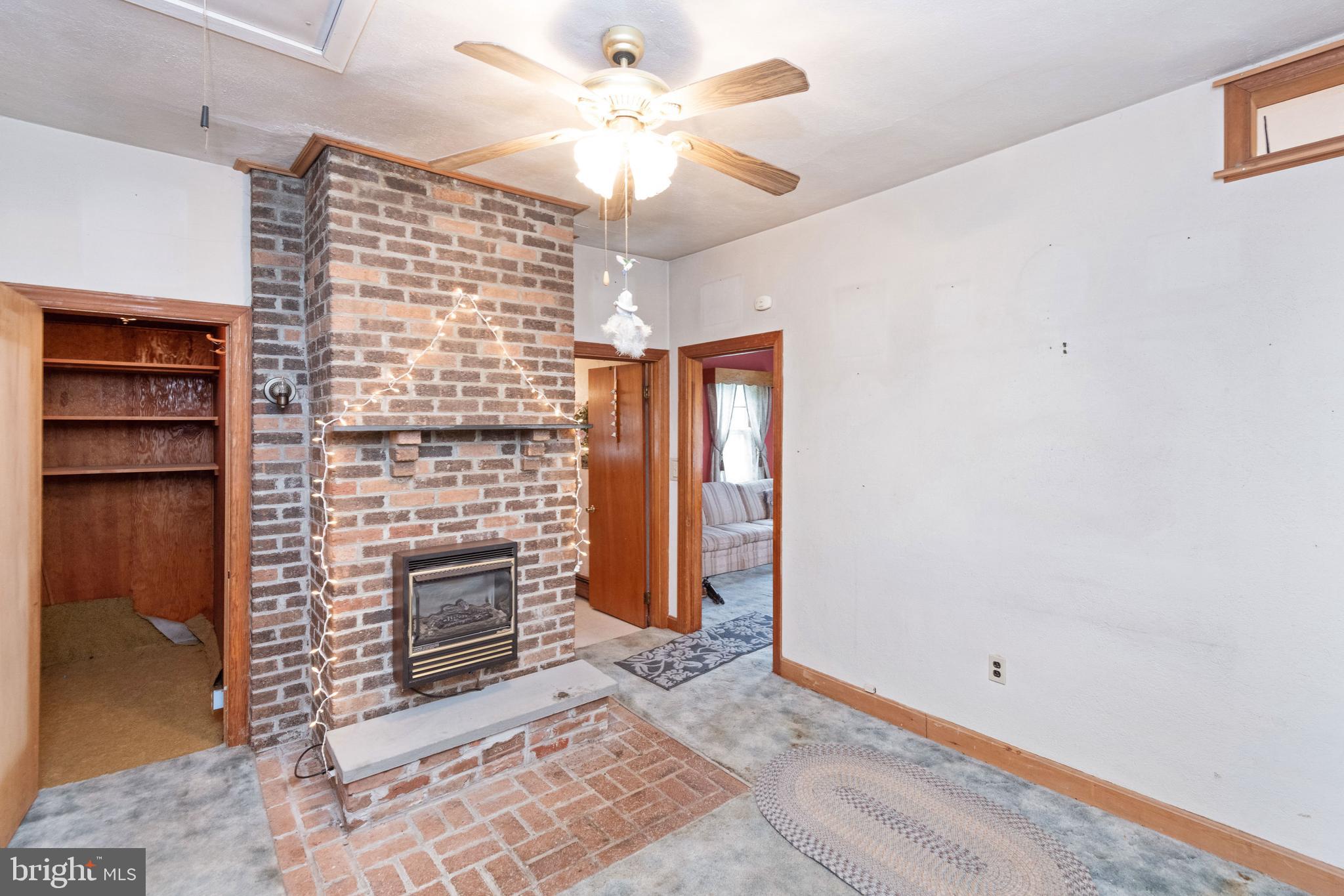 POINT OF ROCKS ESTATES - Residential