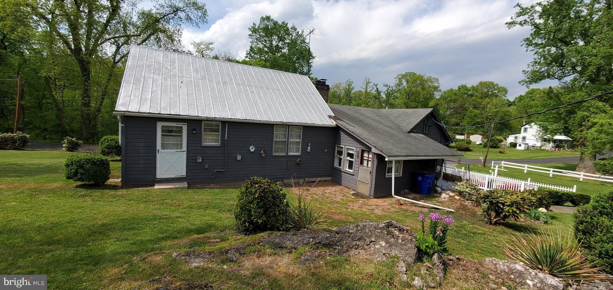 POINT OF ROCKS ESTATES - Residential