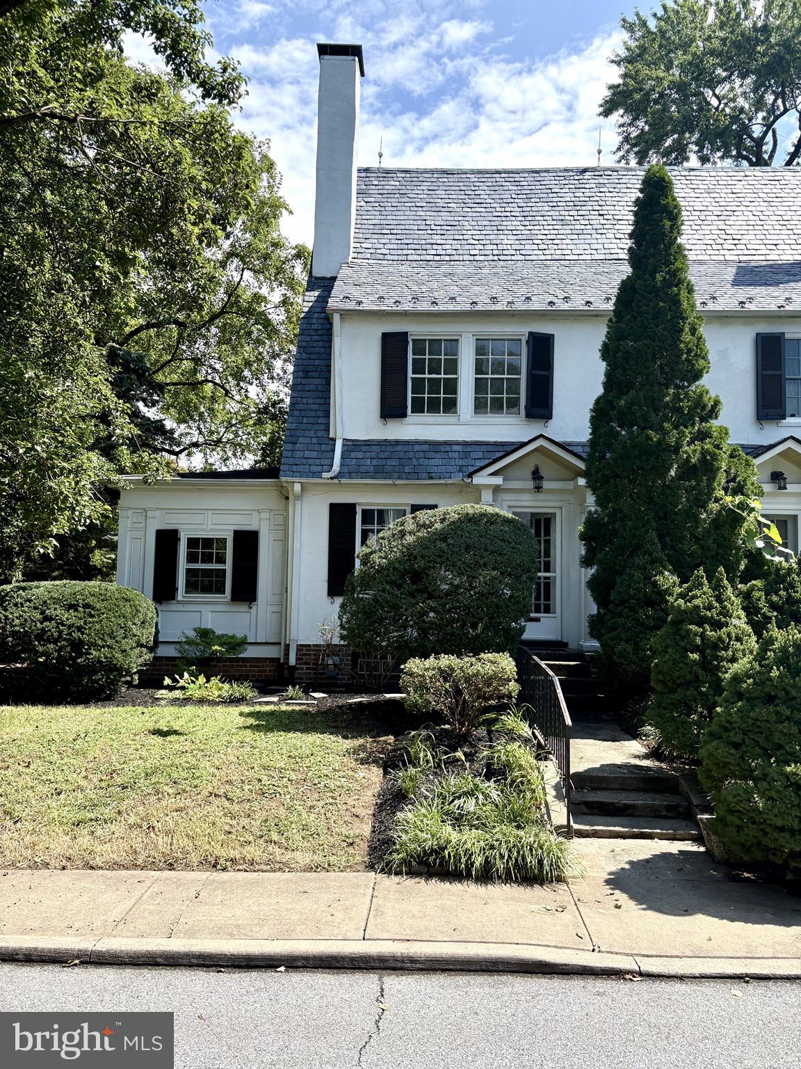 30 BEDFORD COURT