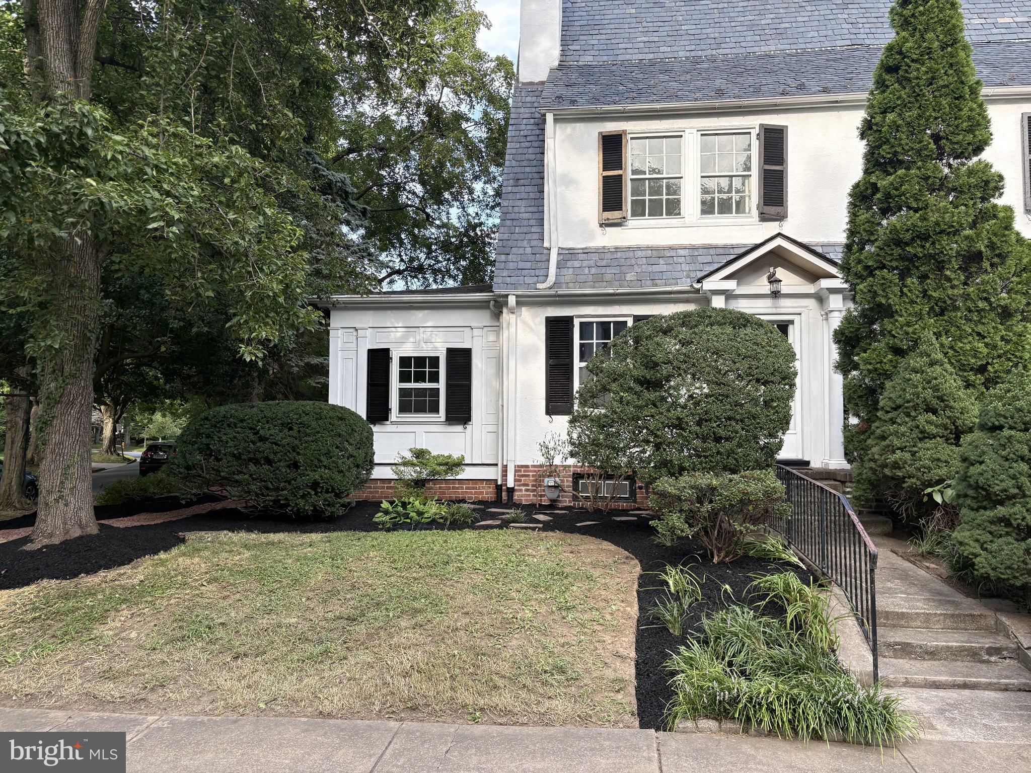 30 BEDFORD COURT