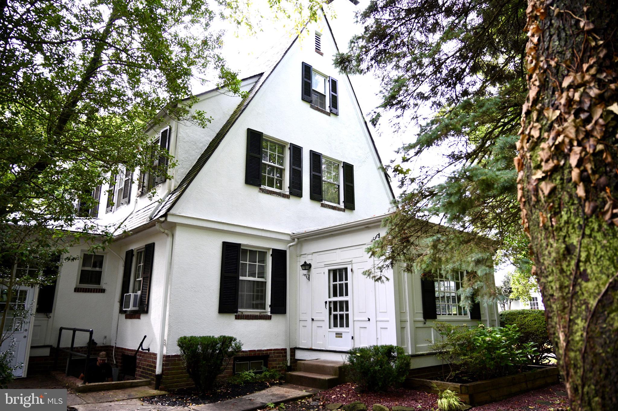 30 BEDFORD COURT