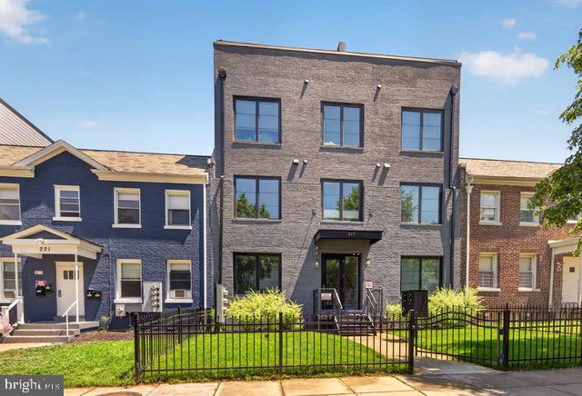 217 20TH STREET NE 2