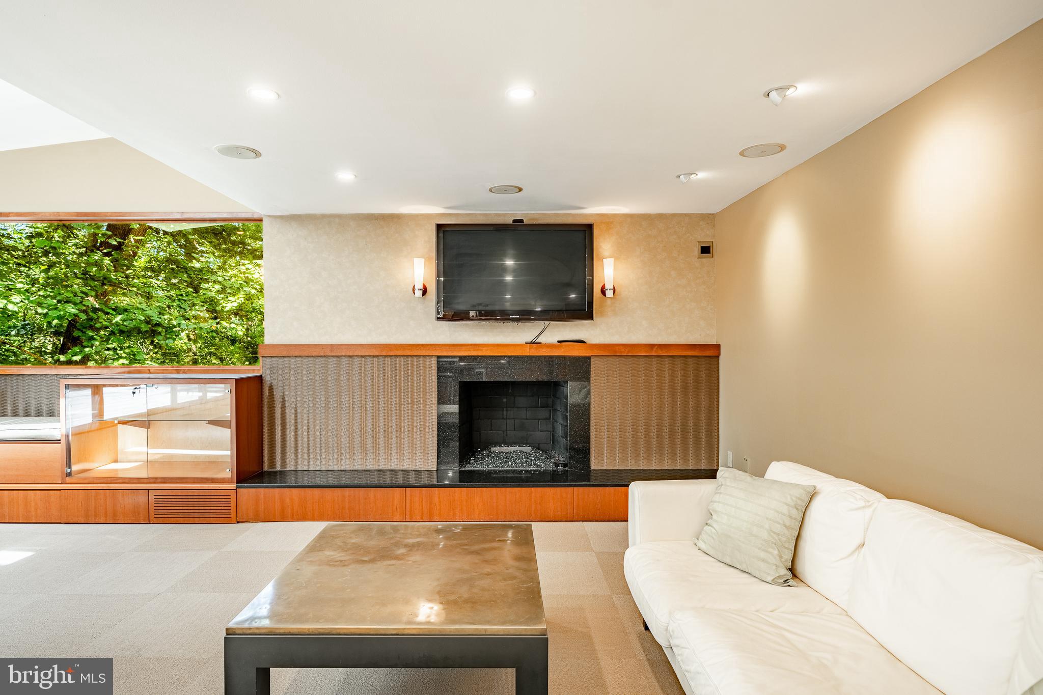 400 HIGHVIEW DRIVE