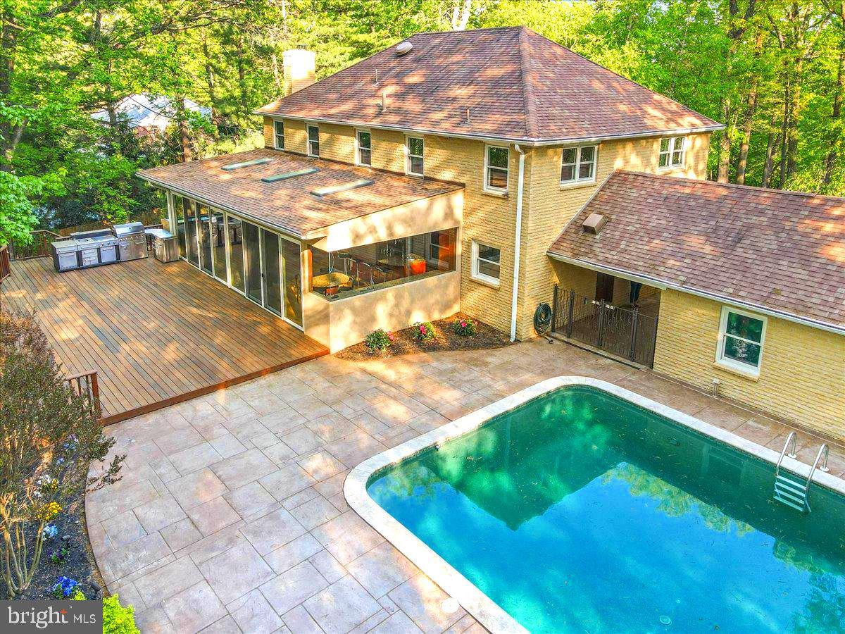 400 HIGHVIEW DRIVE