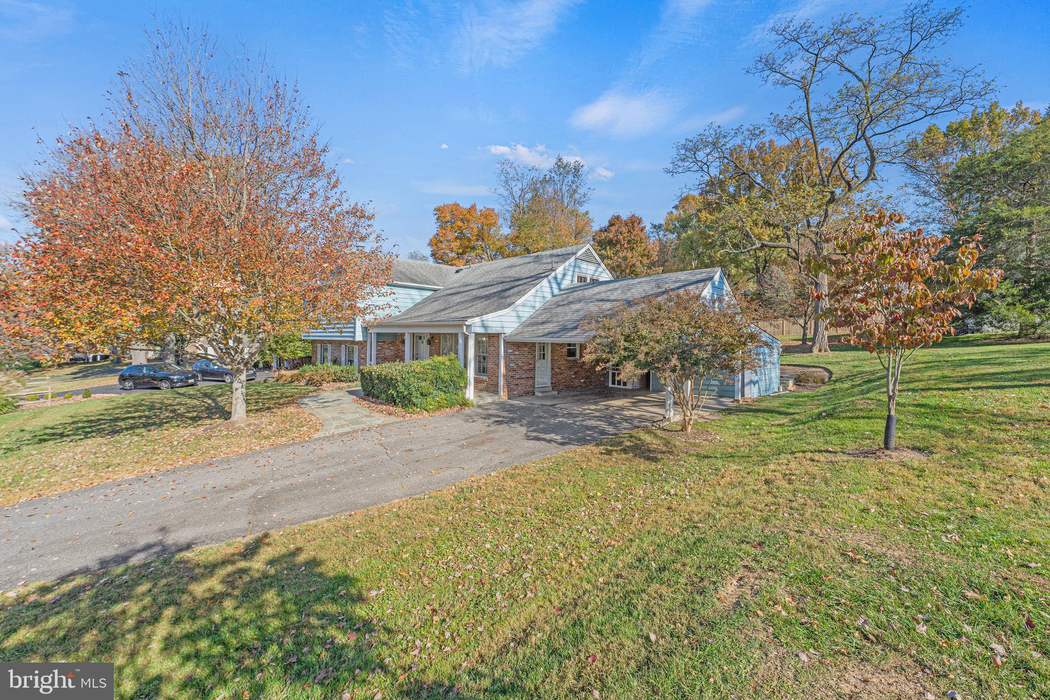 SHERWOOD FOREST MANOR - Residential