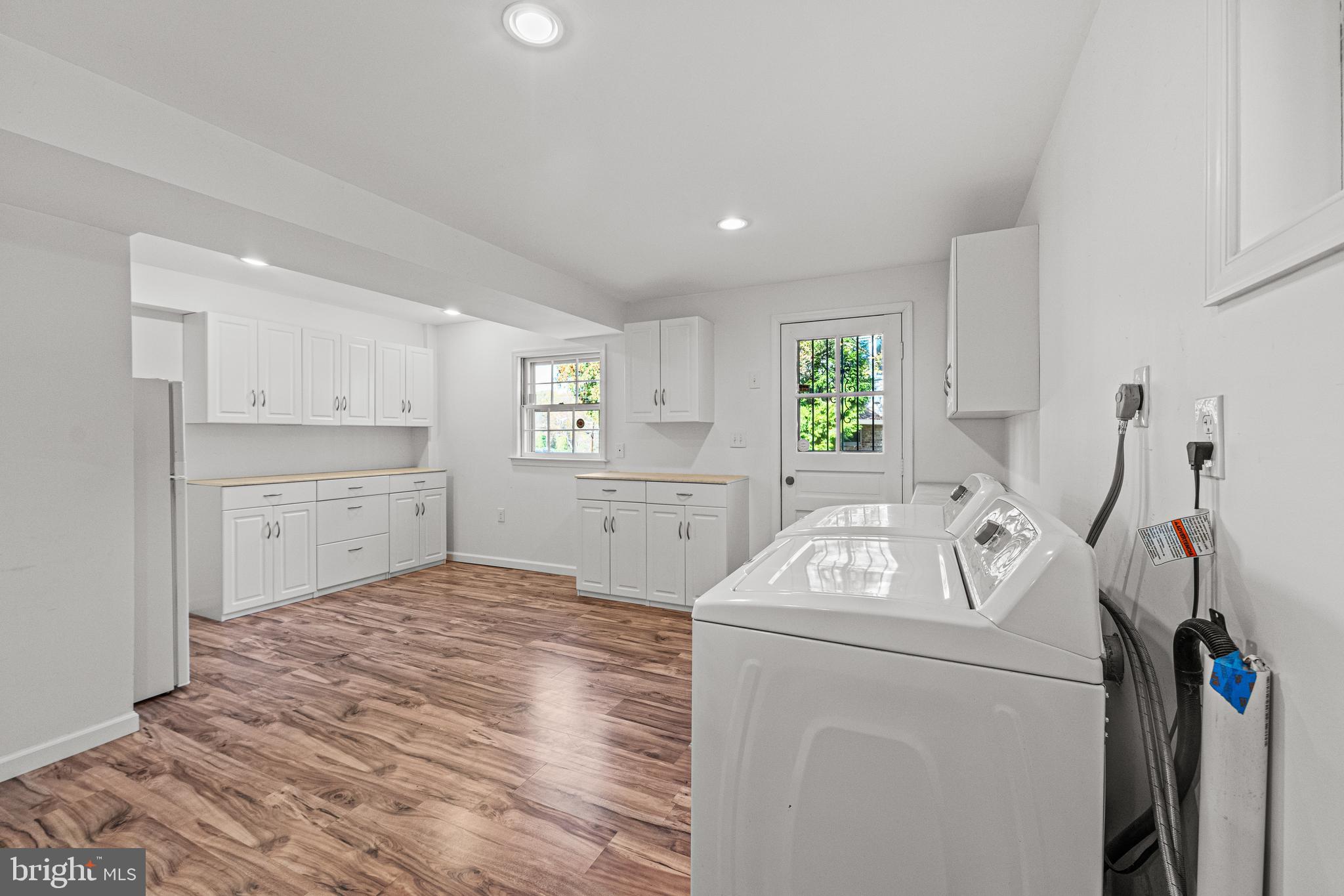 SHERWOOD FOREST MANOR - Residential