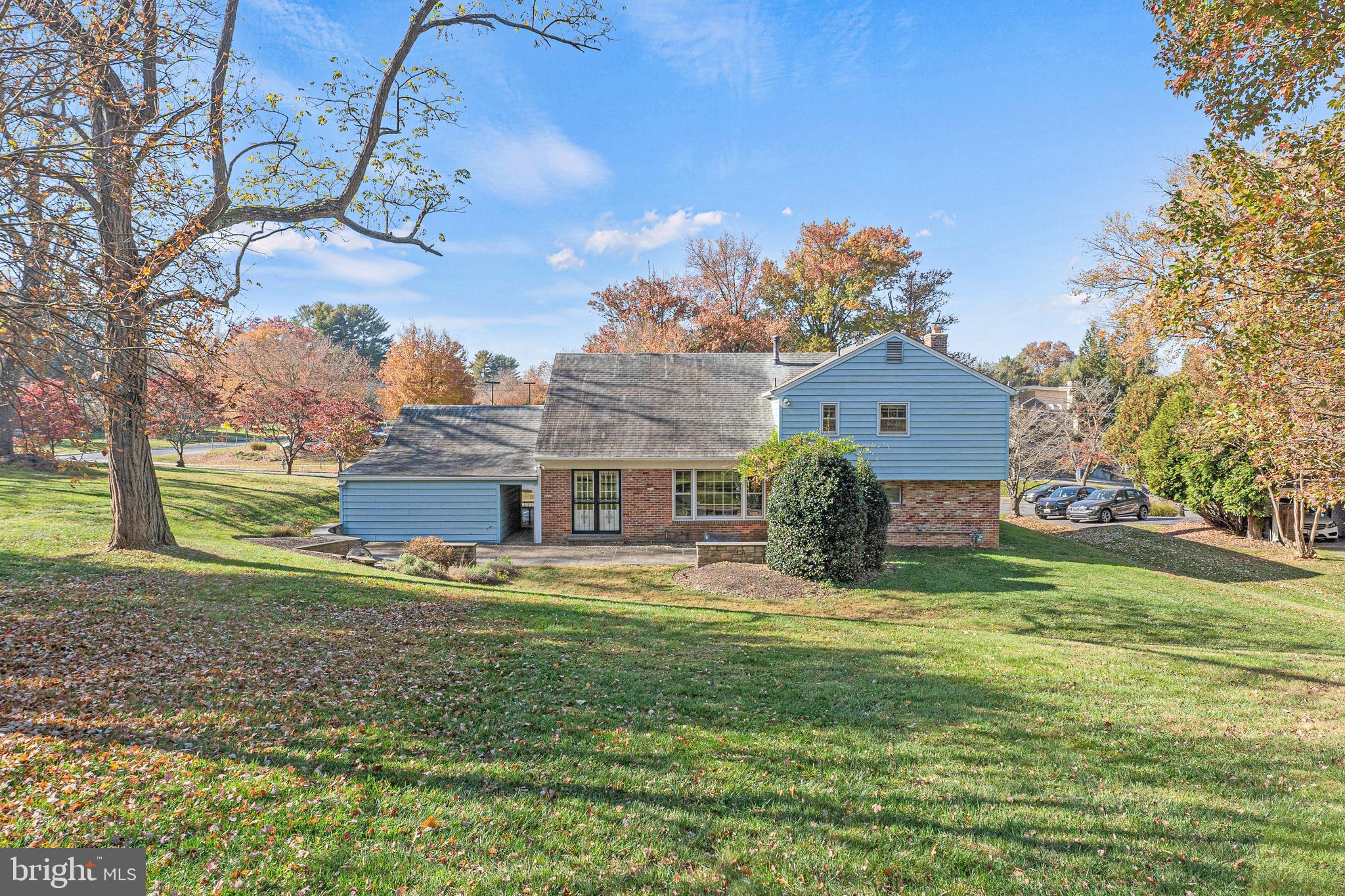 SHERWOOD FOREST MANOR - Residential