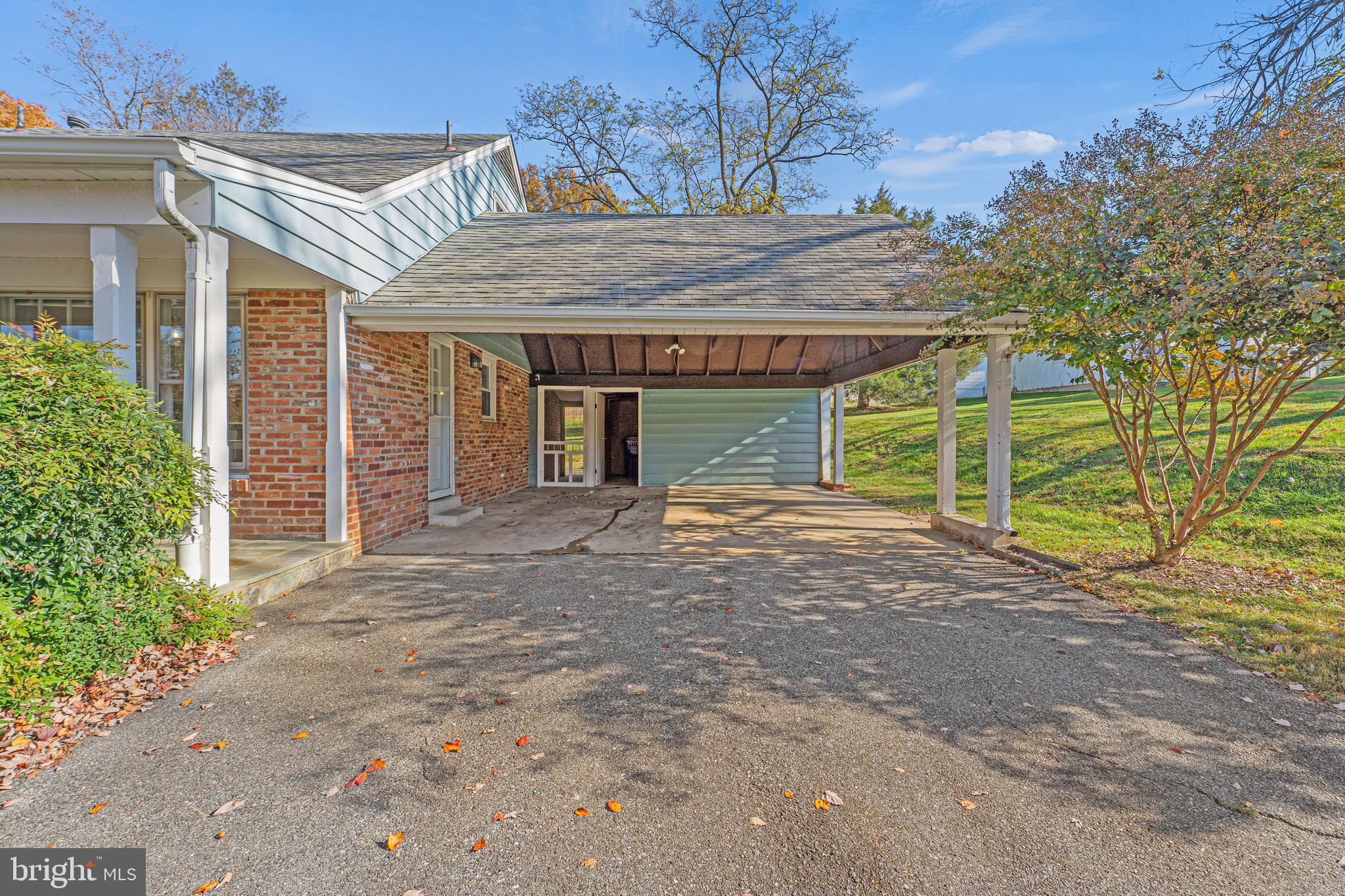 SHERWOOD FOREST MANOR - Residential