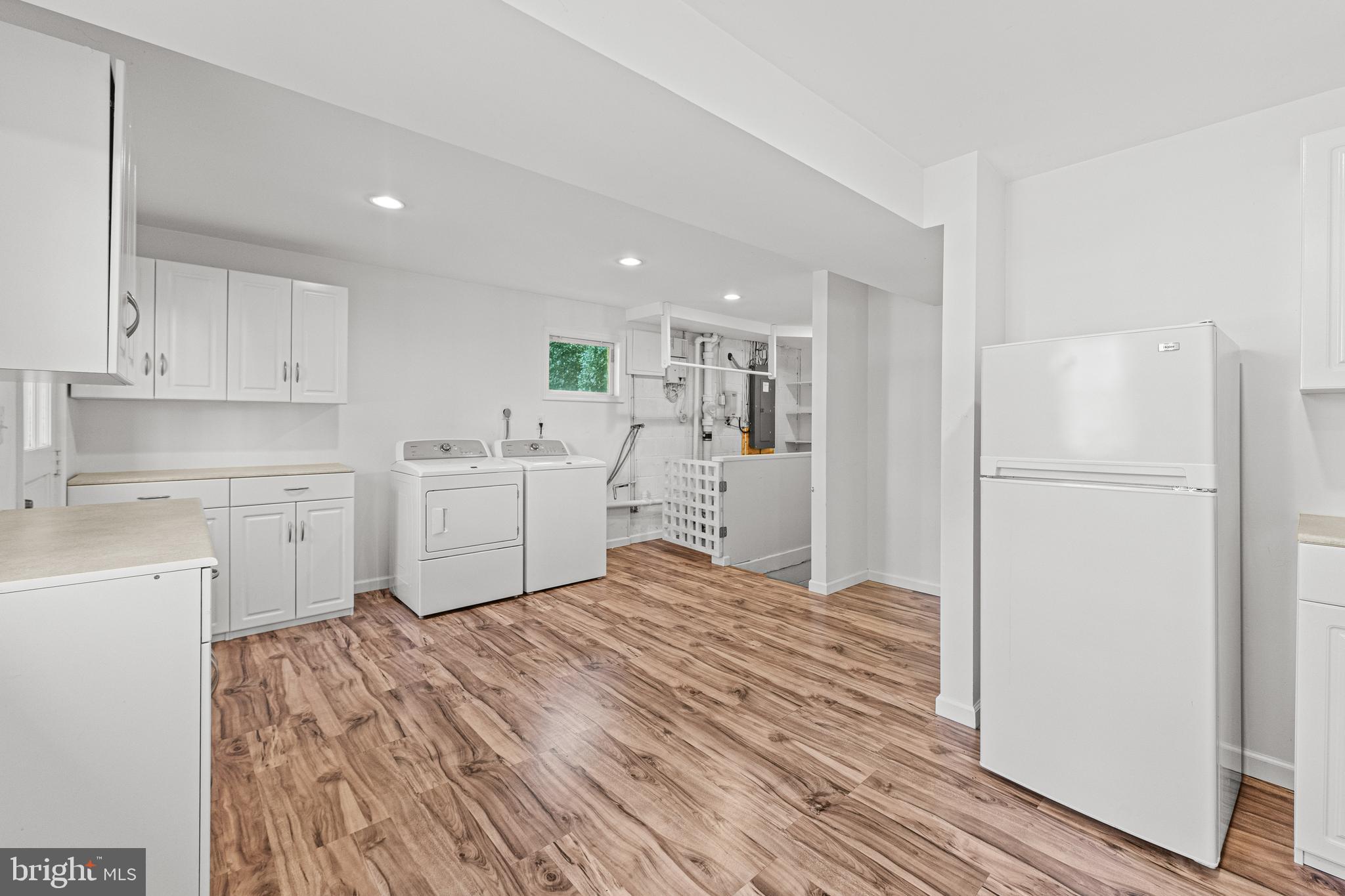 SHERWOOD FOREST MANOR - Residential