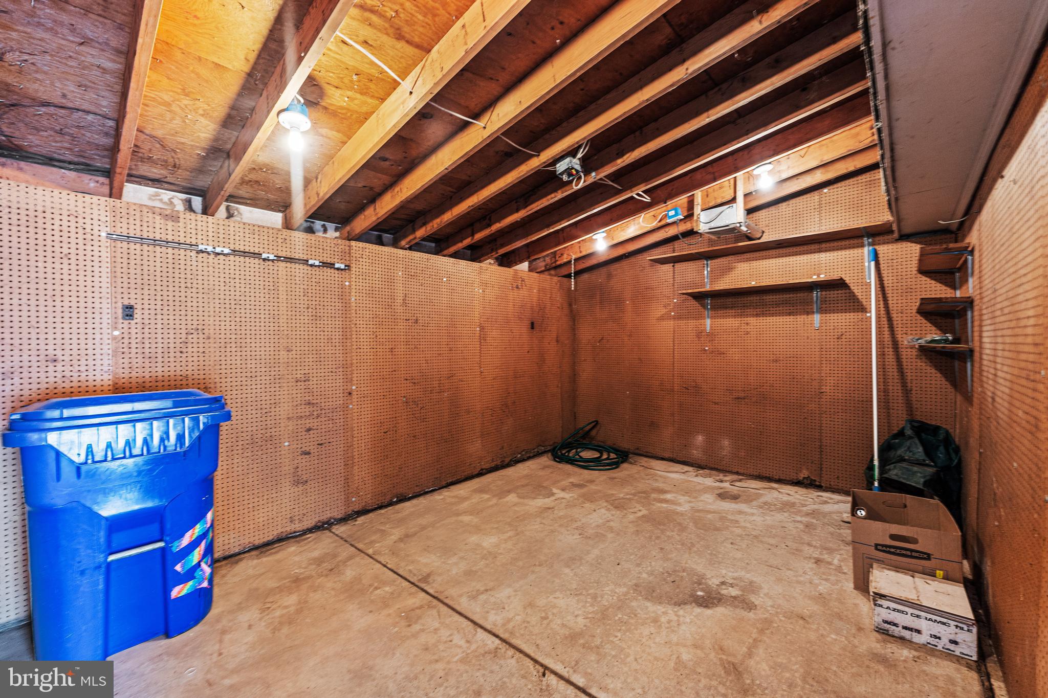 SHERWOOD FOREST MANOR - Residential