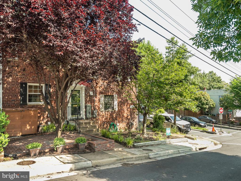 WARWICK VILLAGE - Residential