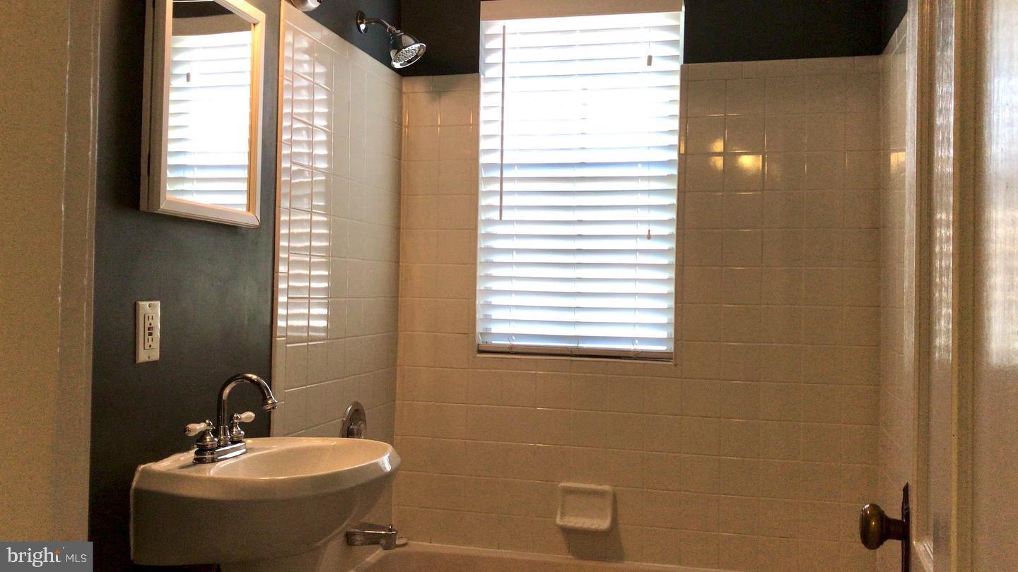 COLONIAL VILLAGE - Residential Lease