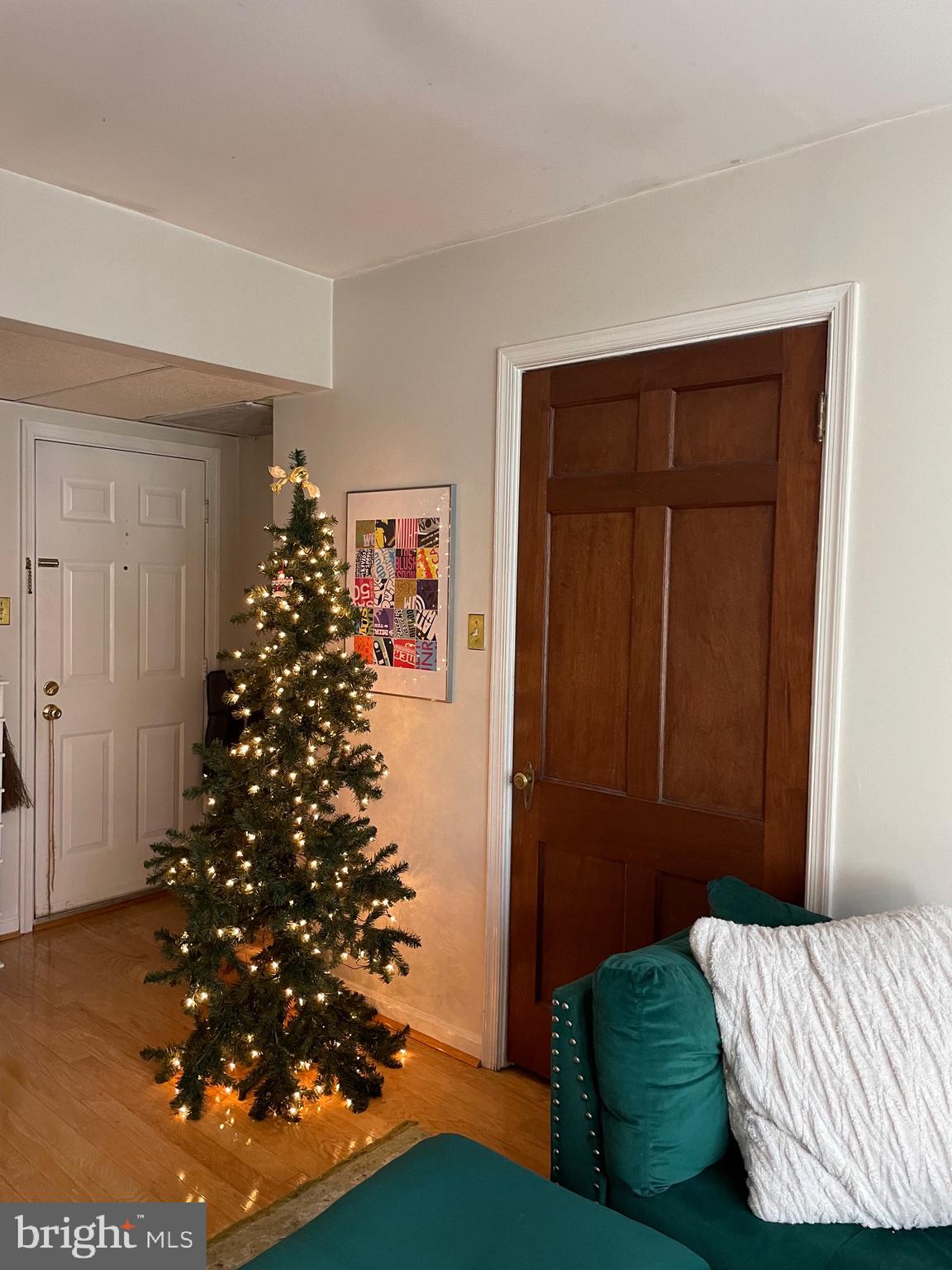 COLONIAL VILLAGE - Residential Lease