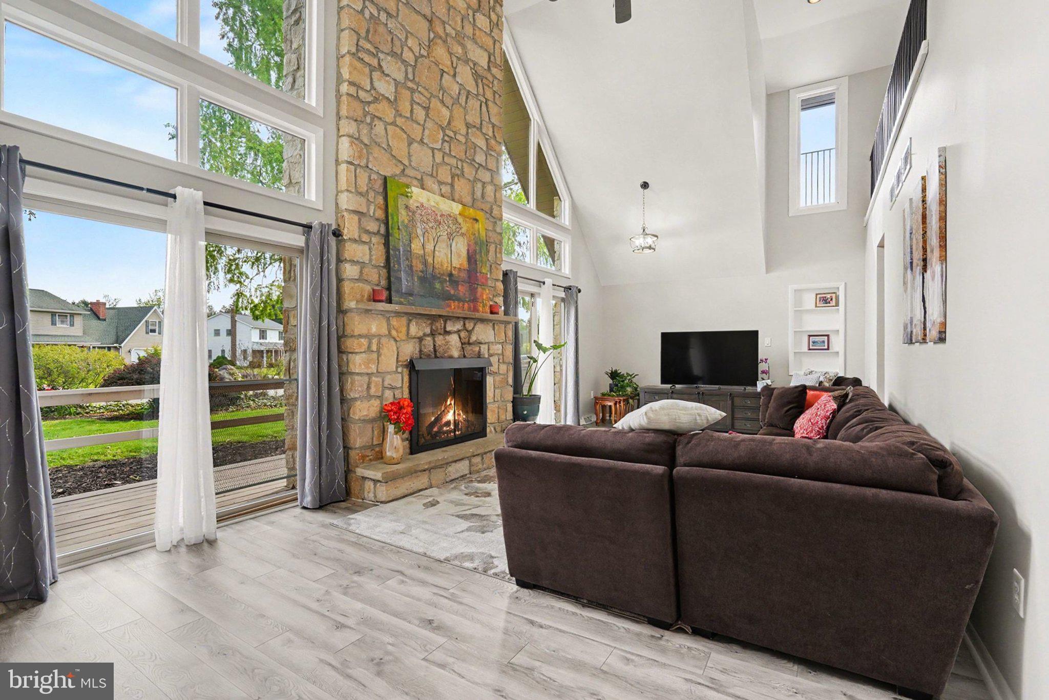 811 WELLINGTON DRIVE