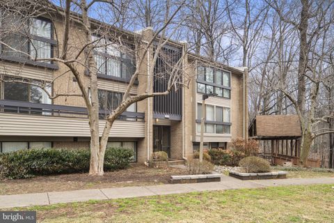 Photo of 2112 Green Watch Way #200, RESTON, VA 20191 (MLS # VAFX2294112)