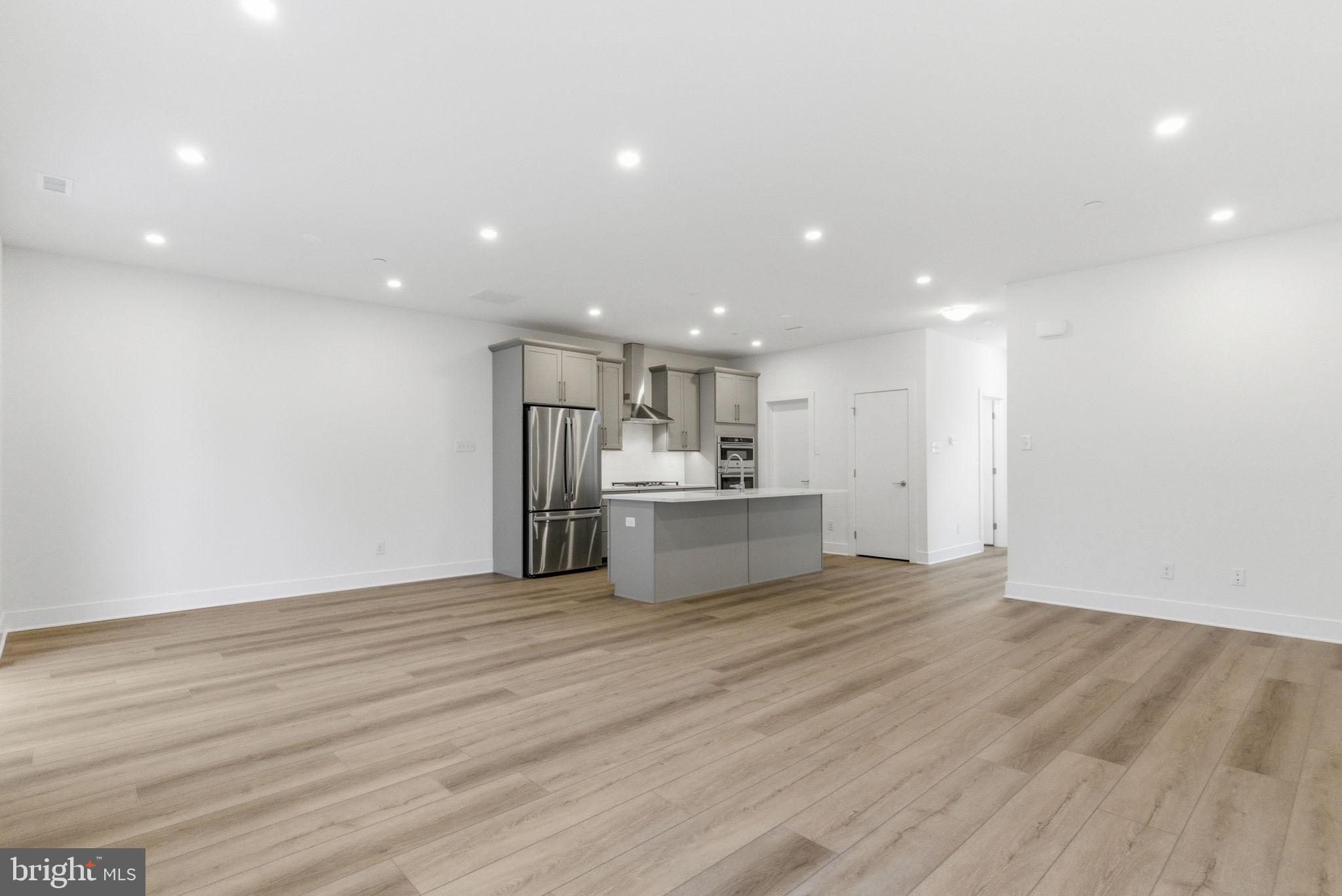 RIVER PLACE - Residential